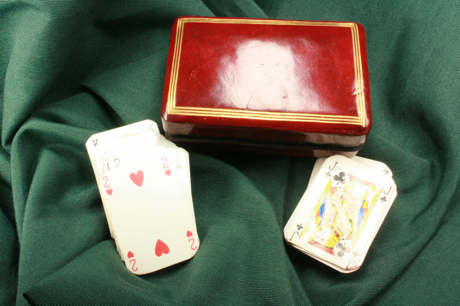 Antiguedades - BARAJA DE CARTAS INGLESAS CON CAJA DE CUERO. MINIATURA