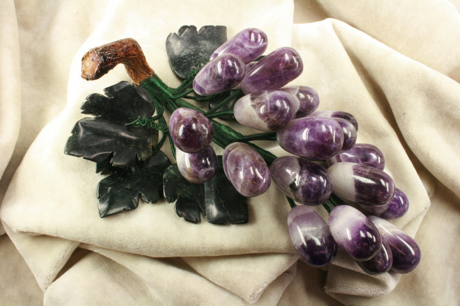 Antiques - CLUSTER OF AMETHYST AND JADE GRAPES. (T)