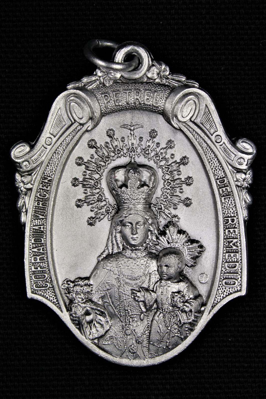 Antiques - VIRGEN DEL REMEDIO BROTHERHOOD MEDAL. ALUMINIUM. (T)