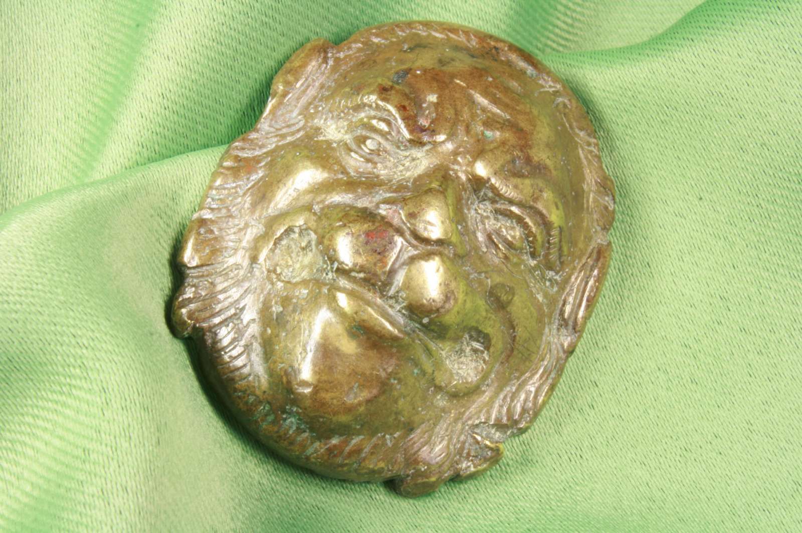 Antiques - LION HEAD APPLIQUE. BRONZE.