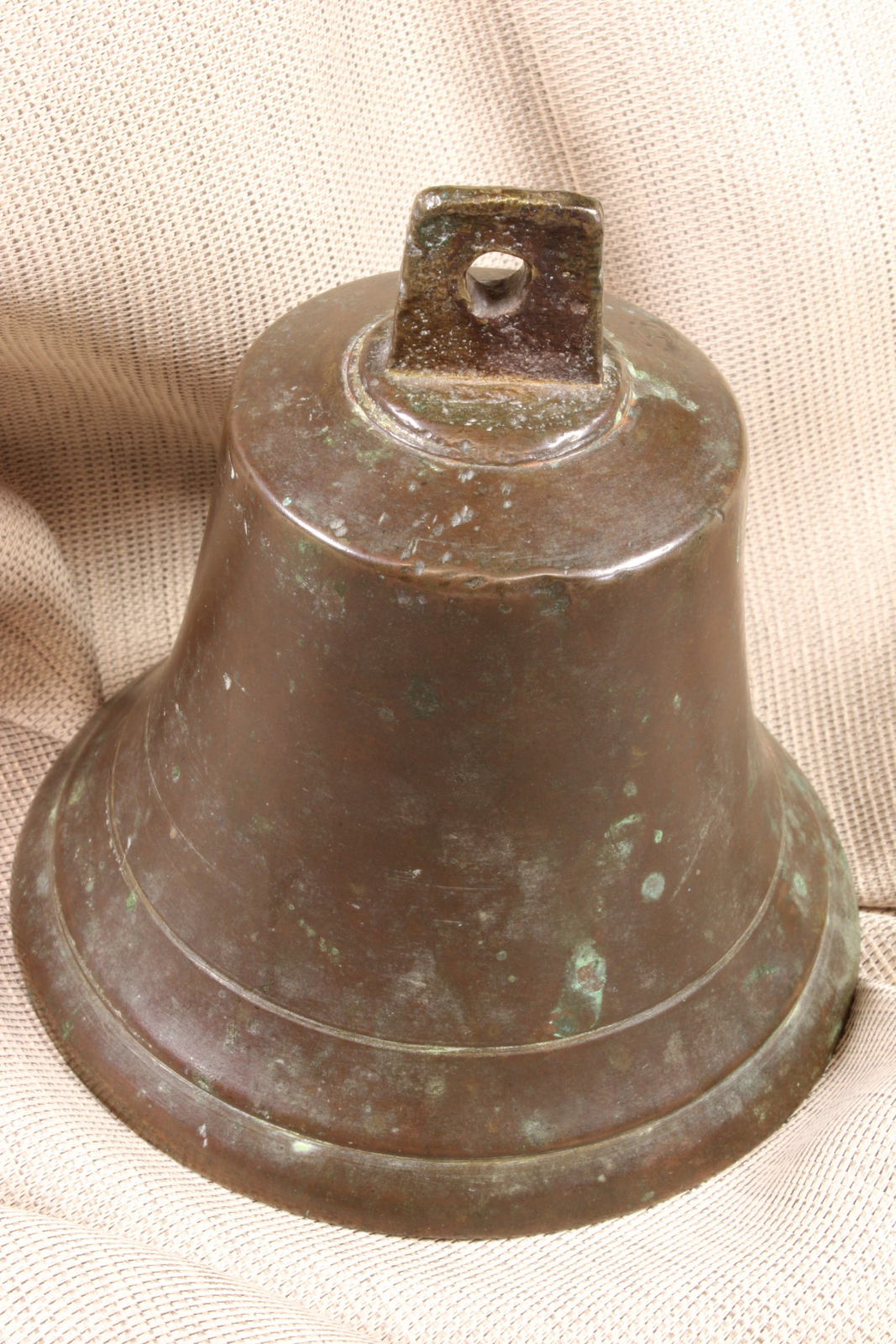 Antiguedades - CAMPANA BRONCE CON BADAJO ORIGINAL. S.XX