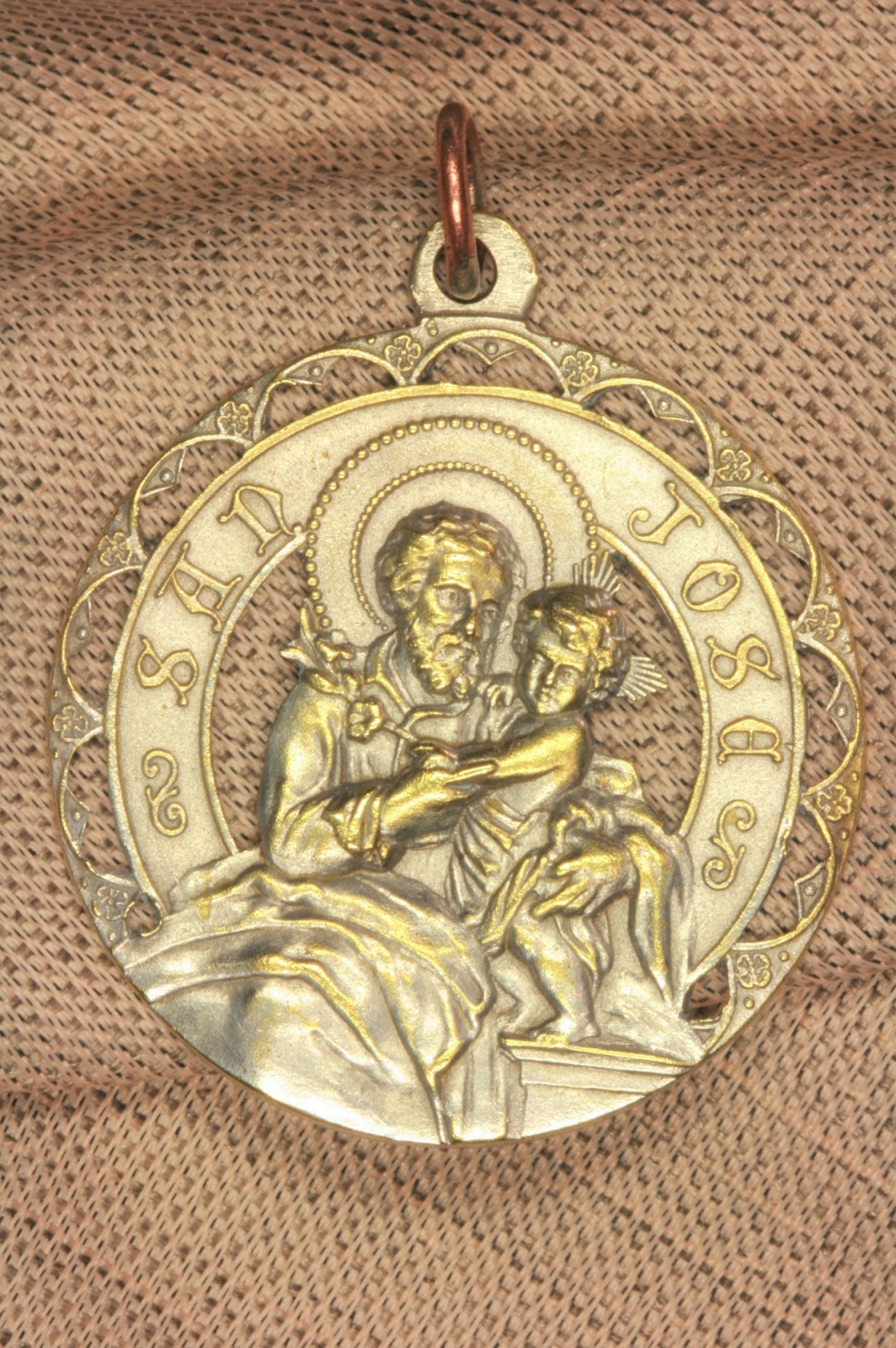 Antiques - MEDAL OF ST. JOSEPH AND CHILD. PUPILS OF RRS SCHOOL
