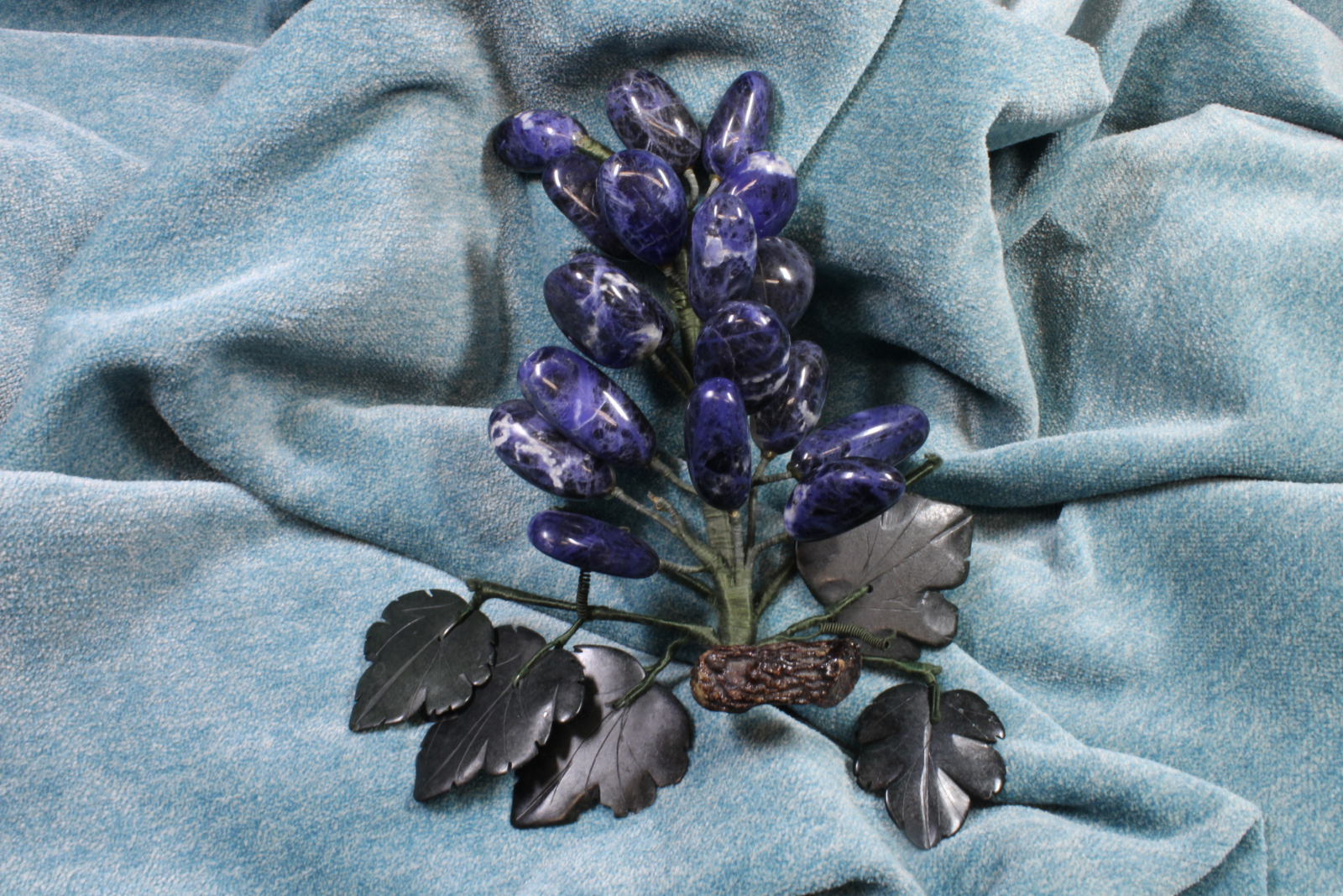 Antiques - CLUSTER OF SODALITE AND JADE GRAPES. (T)