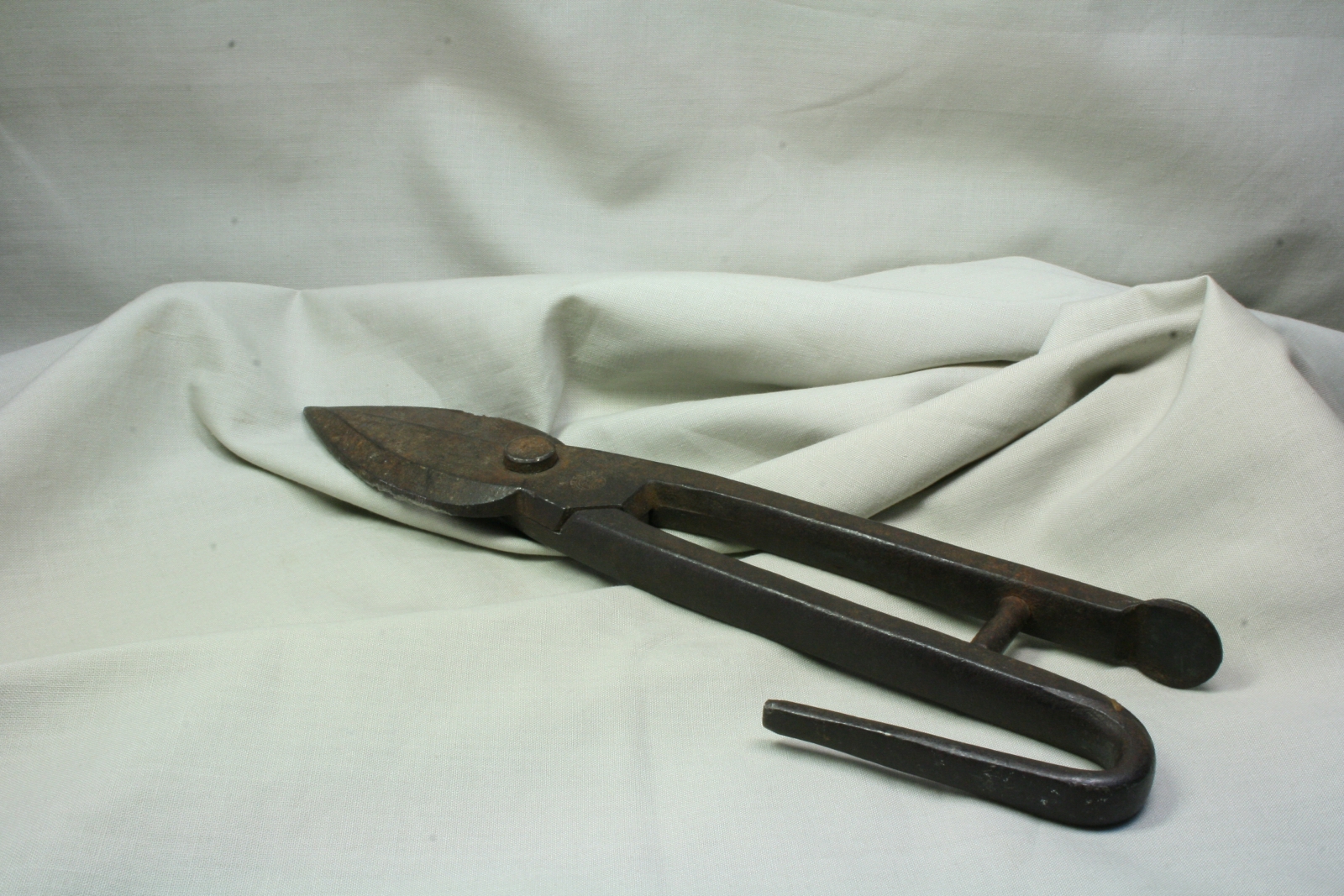 Antiguedades de scissors of iron shears