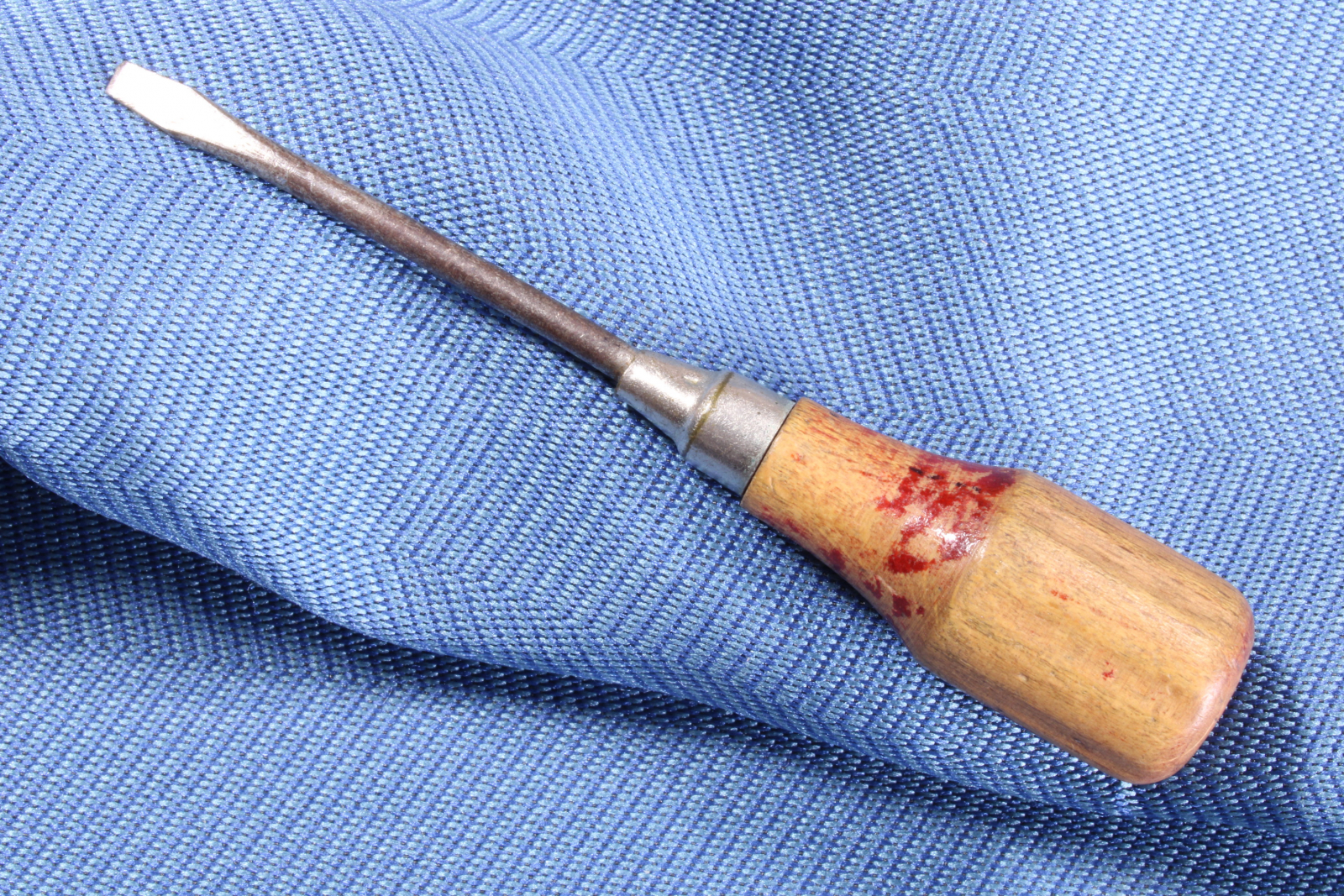 Antiques - MINIATURE TRAVEL SCREWDRIVER. WOOD AND METAL (T)
