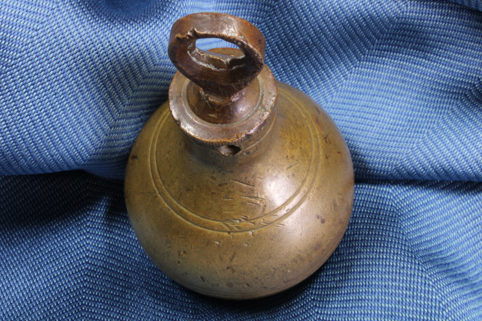 Antiguedades de bronze weight filled with lead