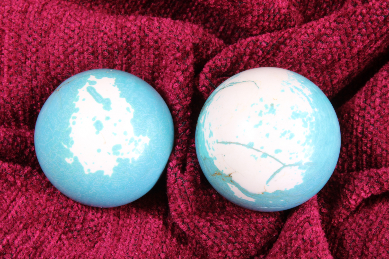 Antiques - PAIR OF TINTED WHITE STONE BALLS. VEINS. (T)