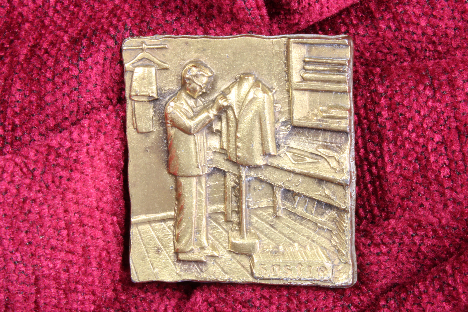 Antiques - BRASS PLATE TAILOR. 20TH CENTURY. (T)