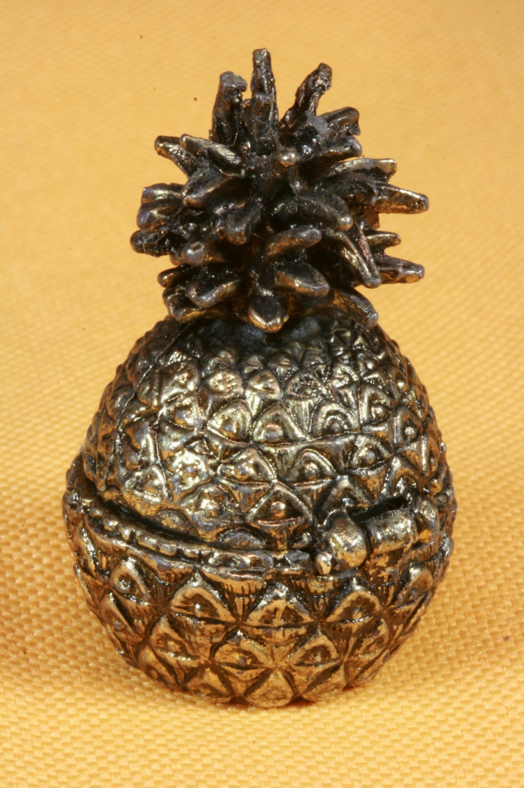 Antiques - PINEAPPLE SHAPED PILL BOX. SMALL BOX. (T)