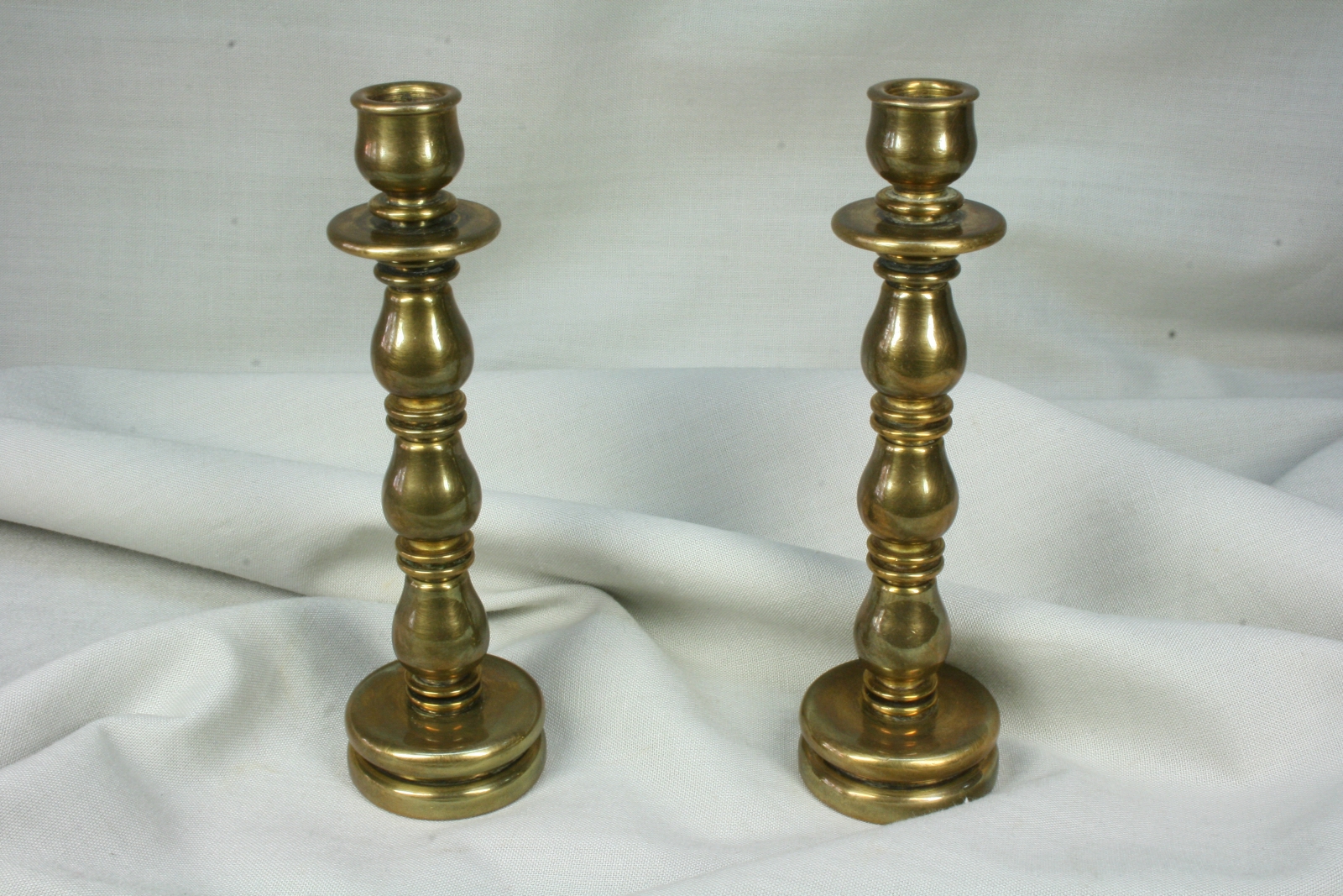 Antiques - CANDLESTICKS CHAPEL. BRONZE.