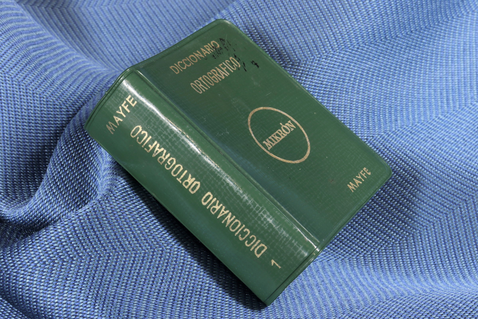 Antiques - MIKRON SPELLING DICTIONARY. MINIATURE. 1978.
