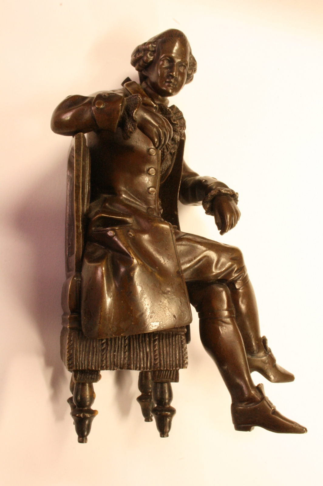 Antiguedades - CABALLERO SENTADO. BRONCE. NOBLE.