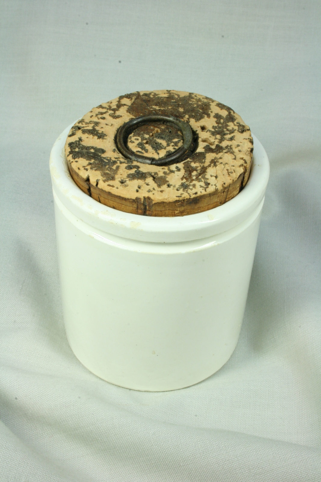 Antiques - CERAMIC POT WITH CORK. PHARMACY