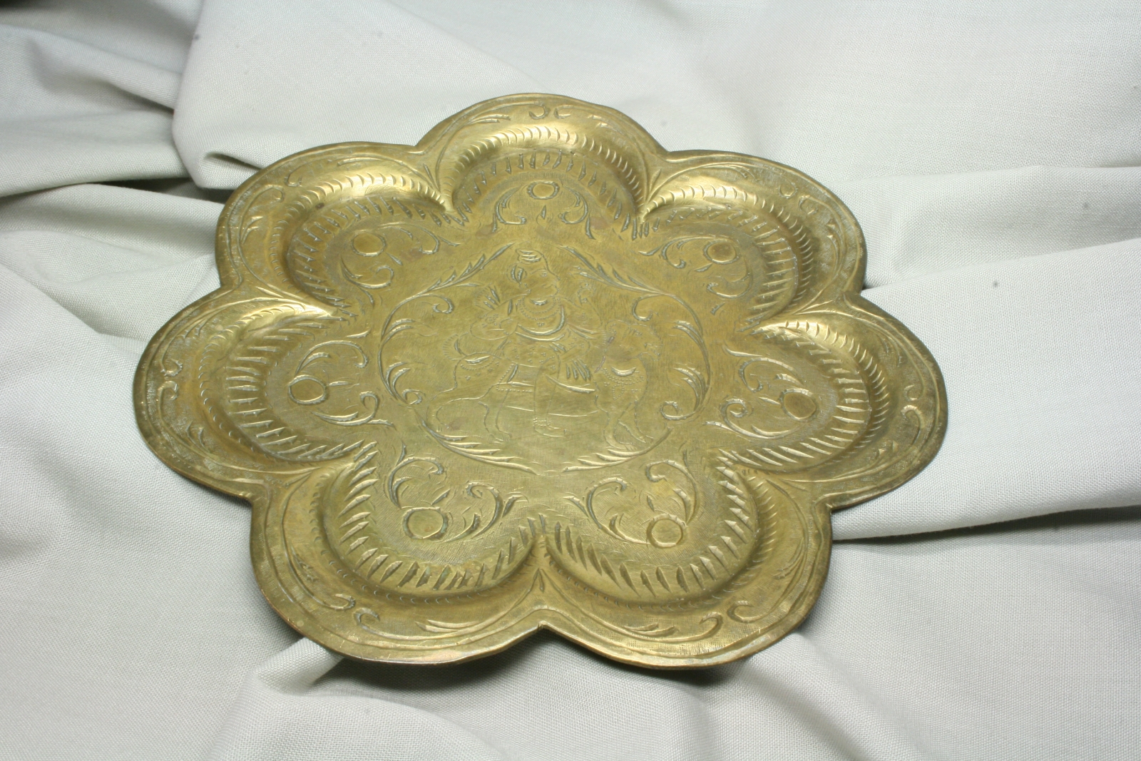 Antiques - INDIAN DISH. PLATE WITH LOBES. (T)