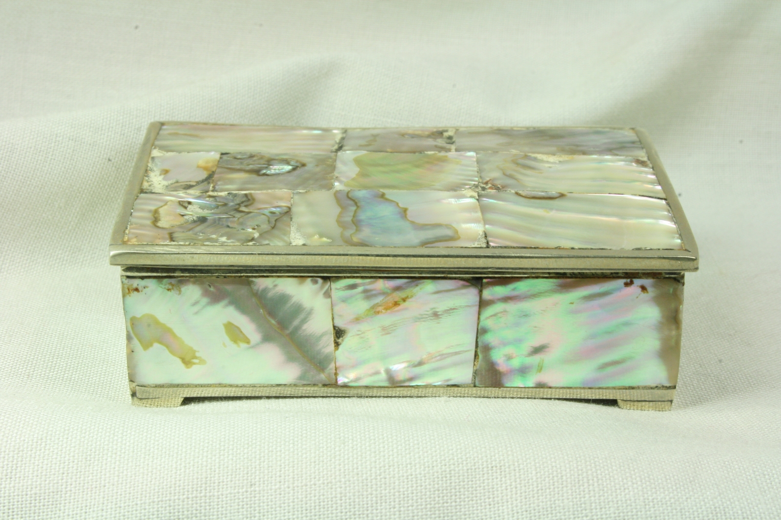 Antiques - PEARL BOX. BOX. (T)