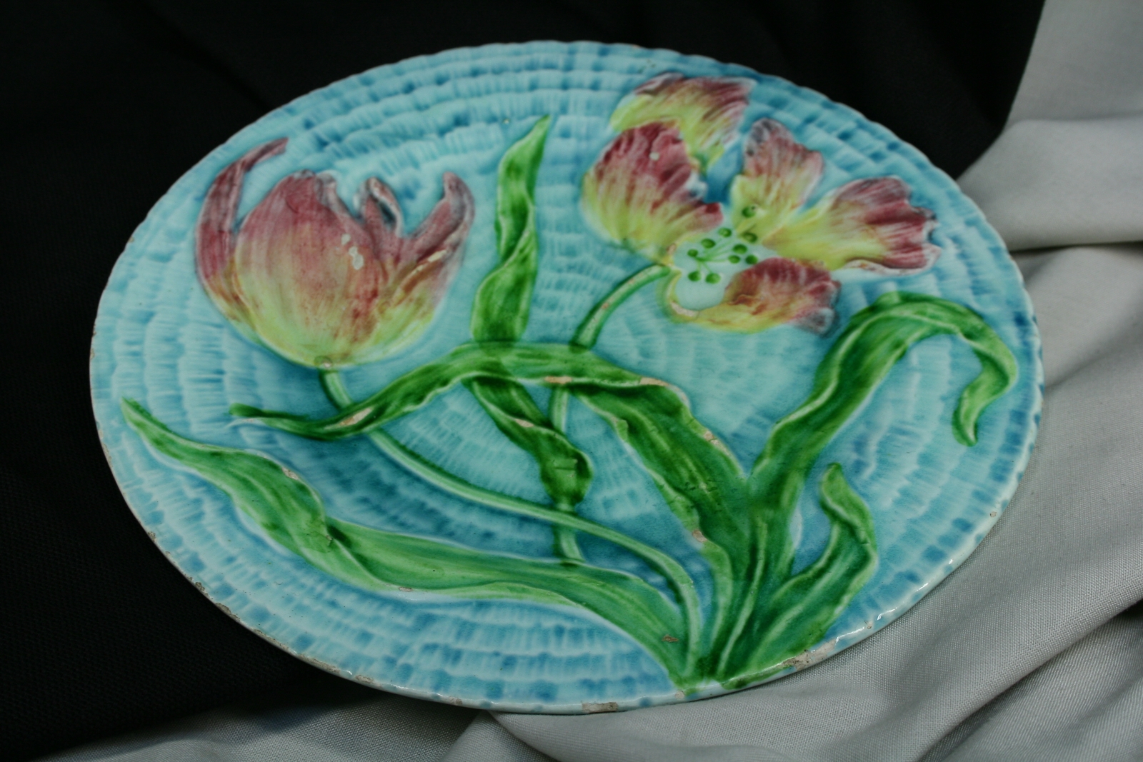 Antiques - EMBOSSED PLATE. LOZA. DECORATIVE PLATE WITH COLORS. (T)