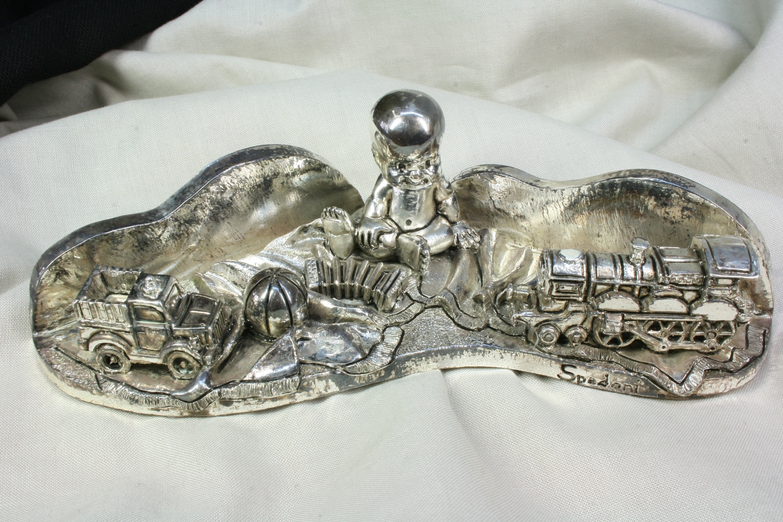 Antiques - SCULPTURE CHILD WITH TOYS. DECOR. VINTAGE. (T)