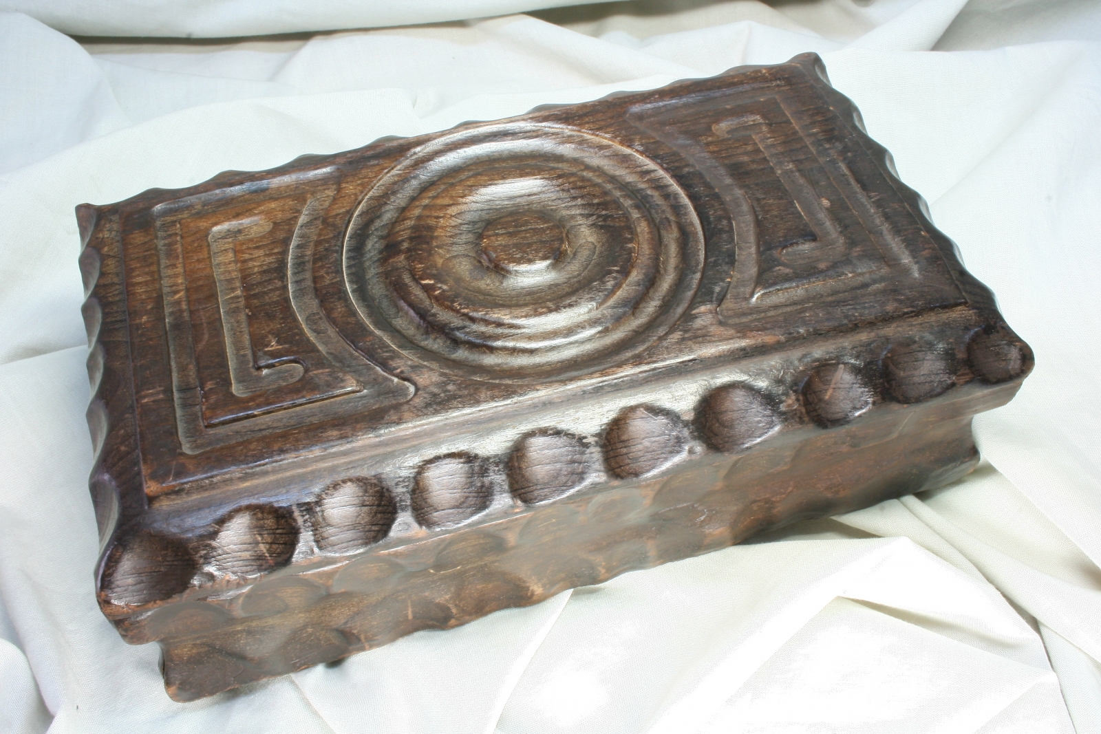 Antiques - SOLID WOOD BOX. CARVED WITH RIPPLES.