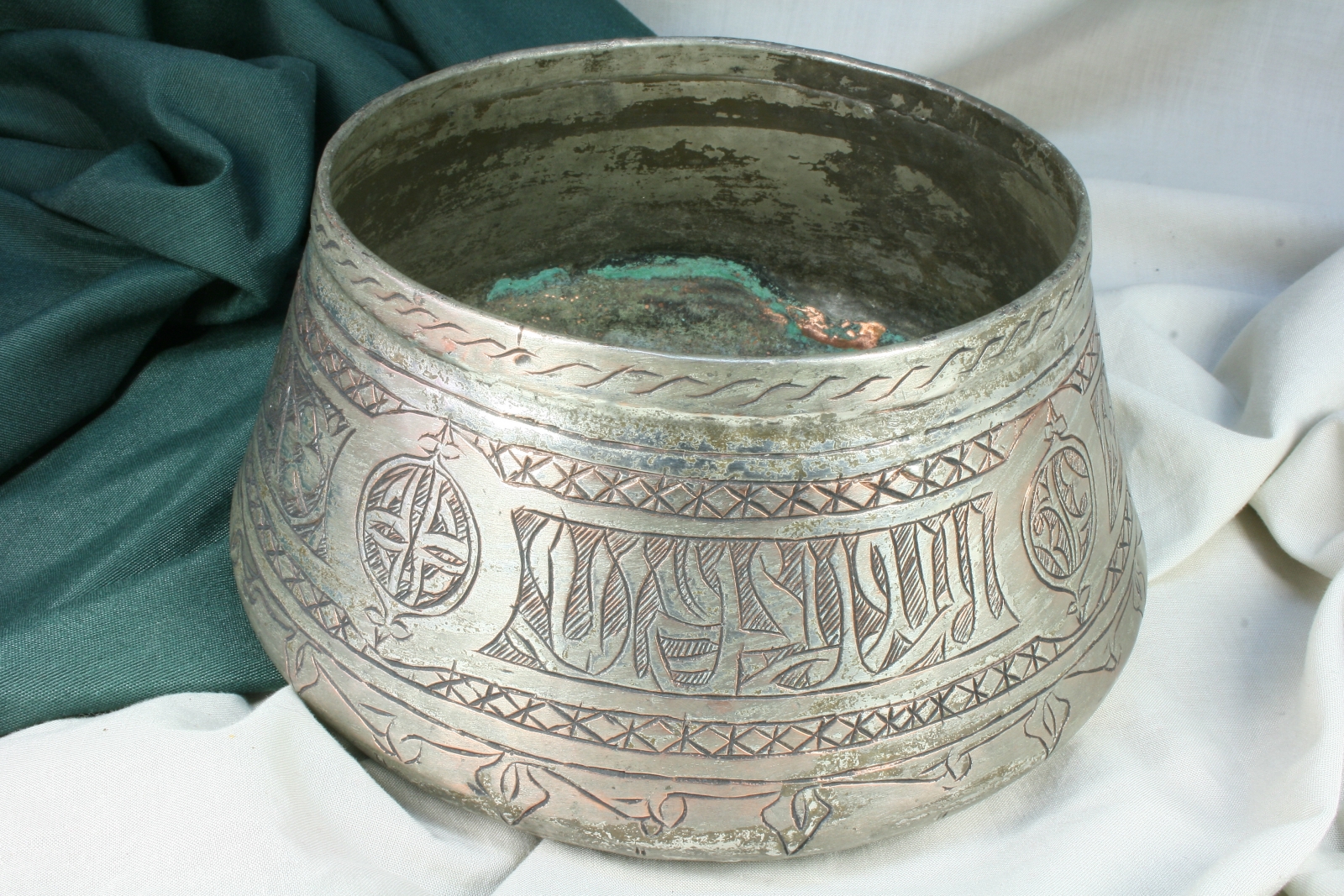 Antiques - MIDDLE EAST CONTAINER. WEST ASIA S.XVIII. HANDMADE.