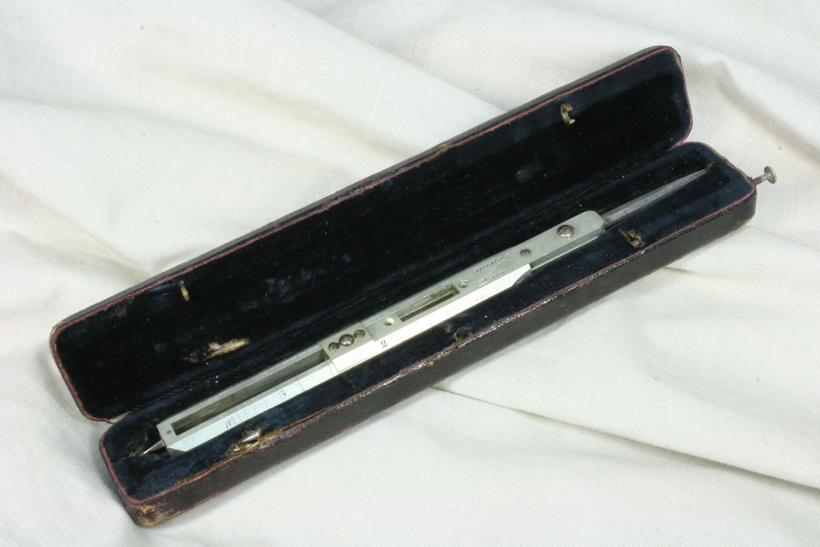 Antiques - COMPASS PROPORTIONS. LINIEN KREISE. (T)