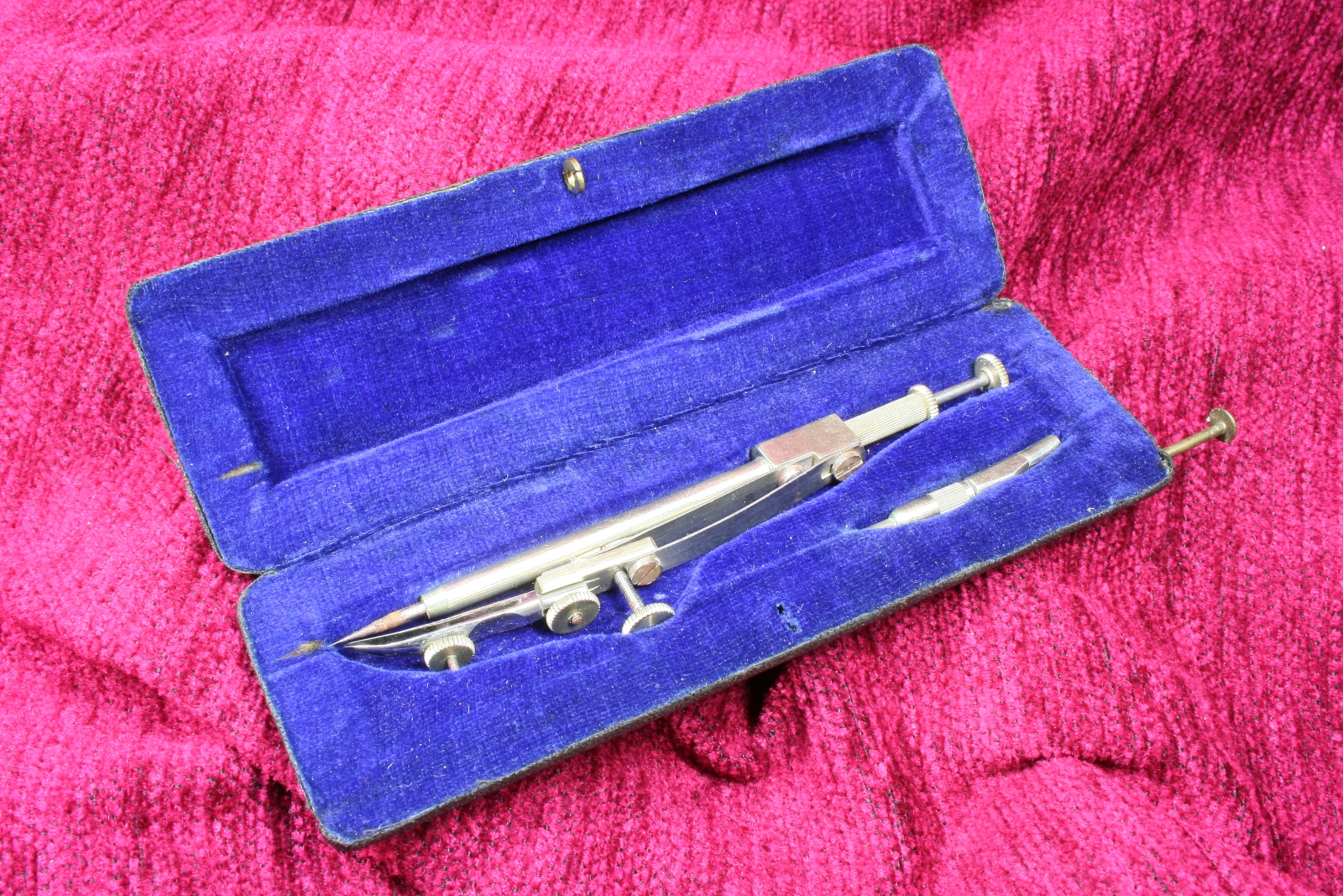 Antiguedades de complete precision moustache maker