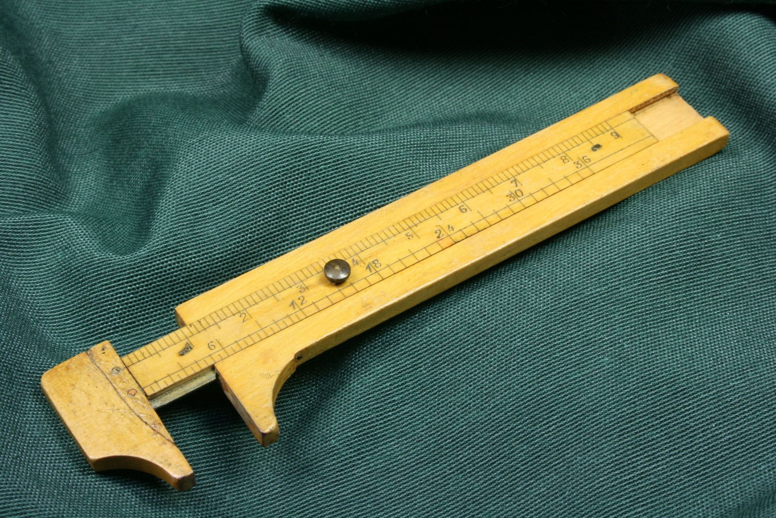 Antiguedades - CALIBRE DE MADERA. S.XX (T)