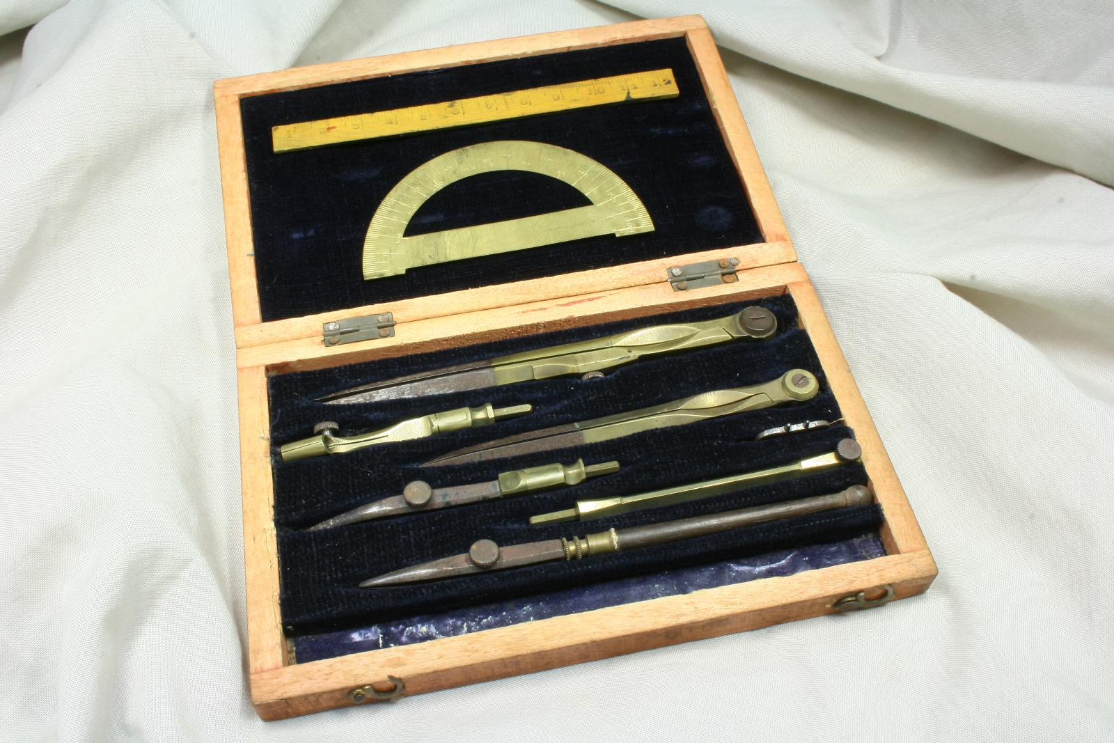 Antiguedades - CAJA DE COMPASES COMPLETA. S.XIX.
