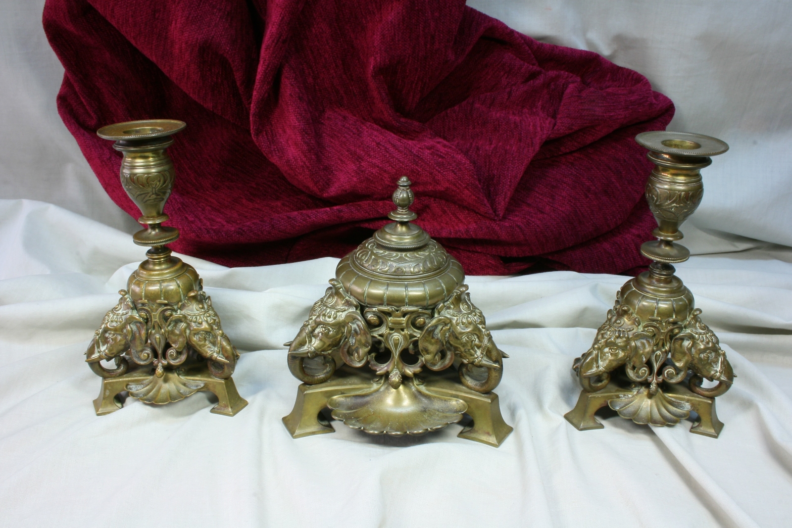 Antiguedades - CONJUNTO ESCRITORIO MODERNISTA. TINTERO Y CANDELABROS. ELEFANTES. (T)