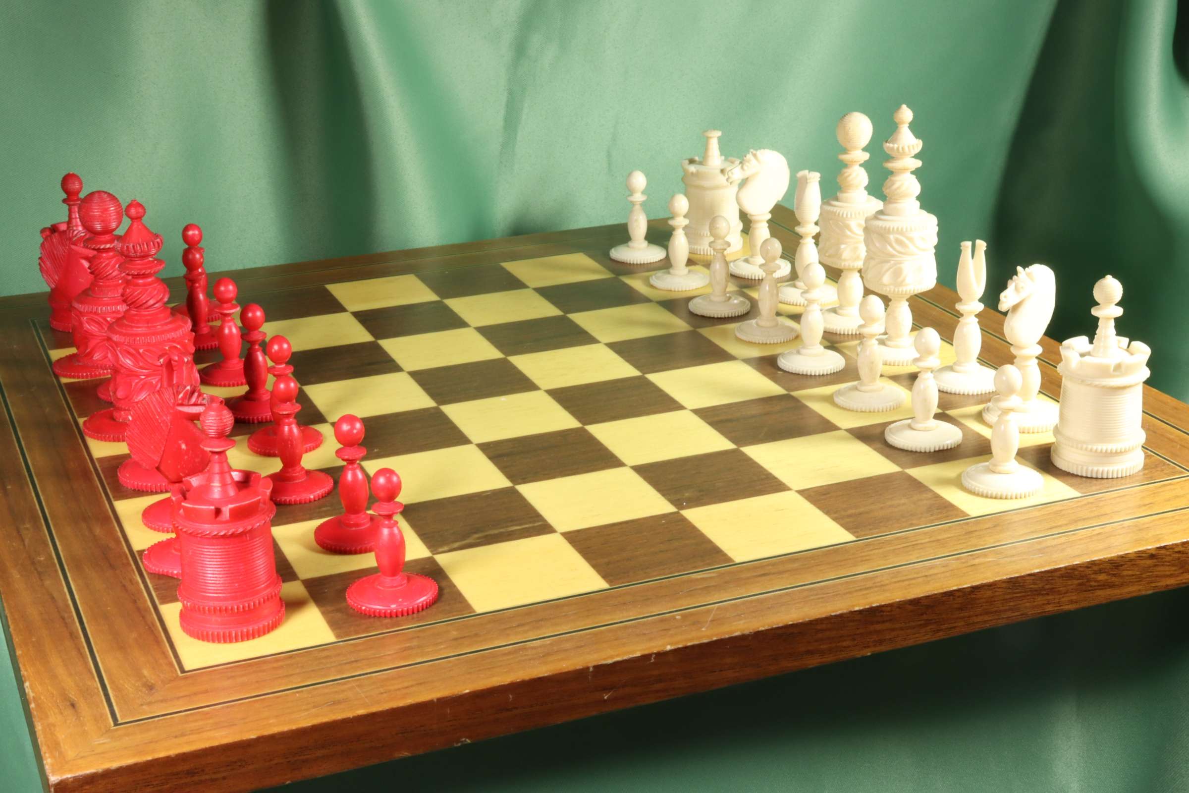 Antiques - BONE CHESS. HAND MADE. 20''S