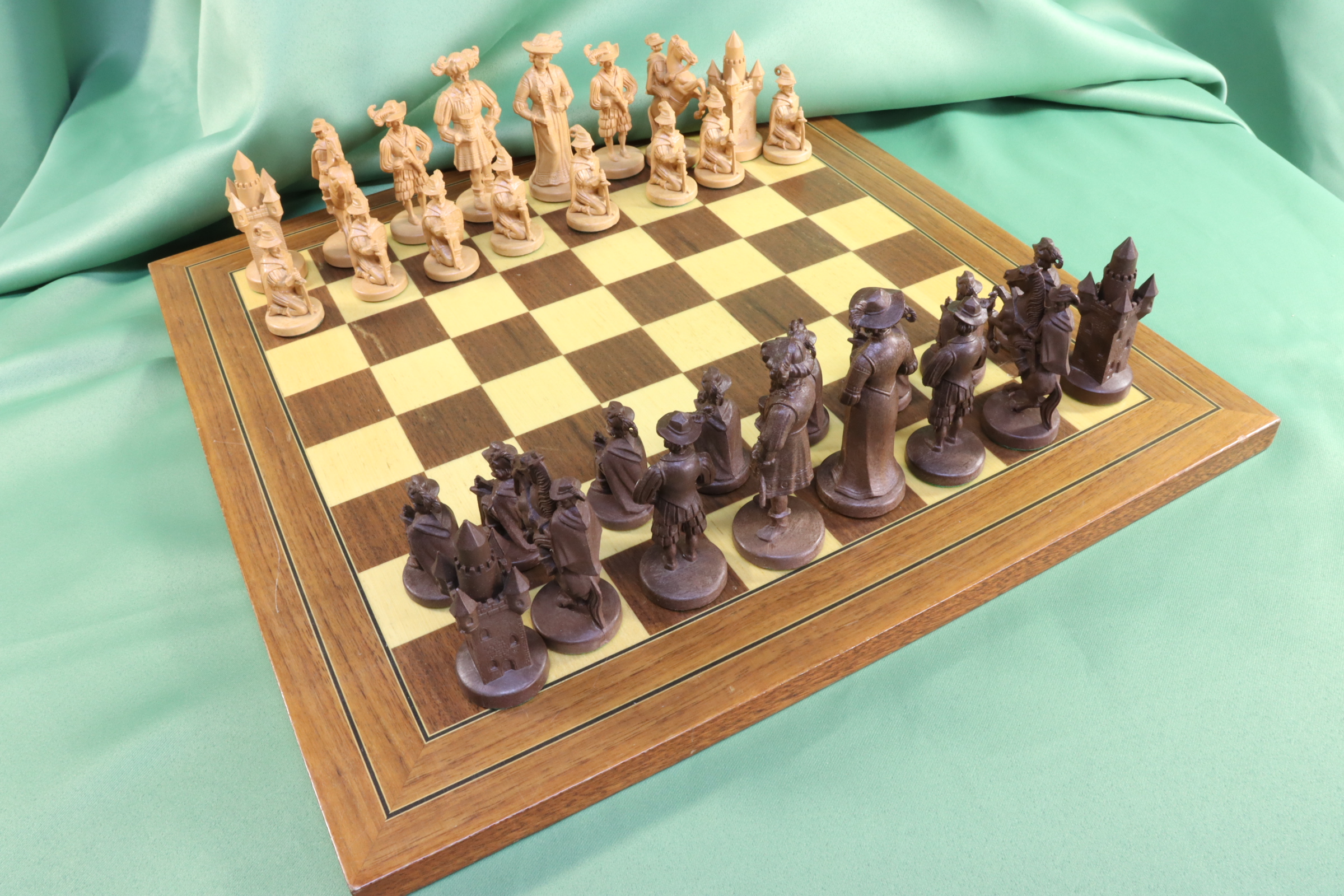 Antiques - BAROQUE STYLE CHESS SET. HARD PLASTIC