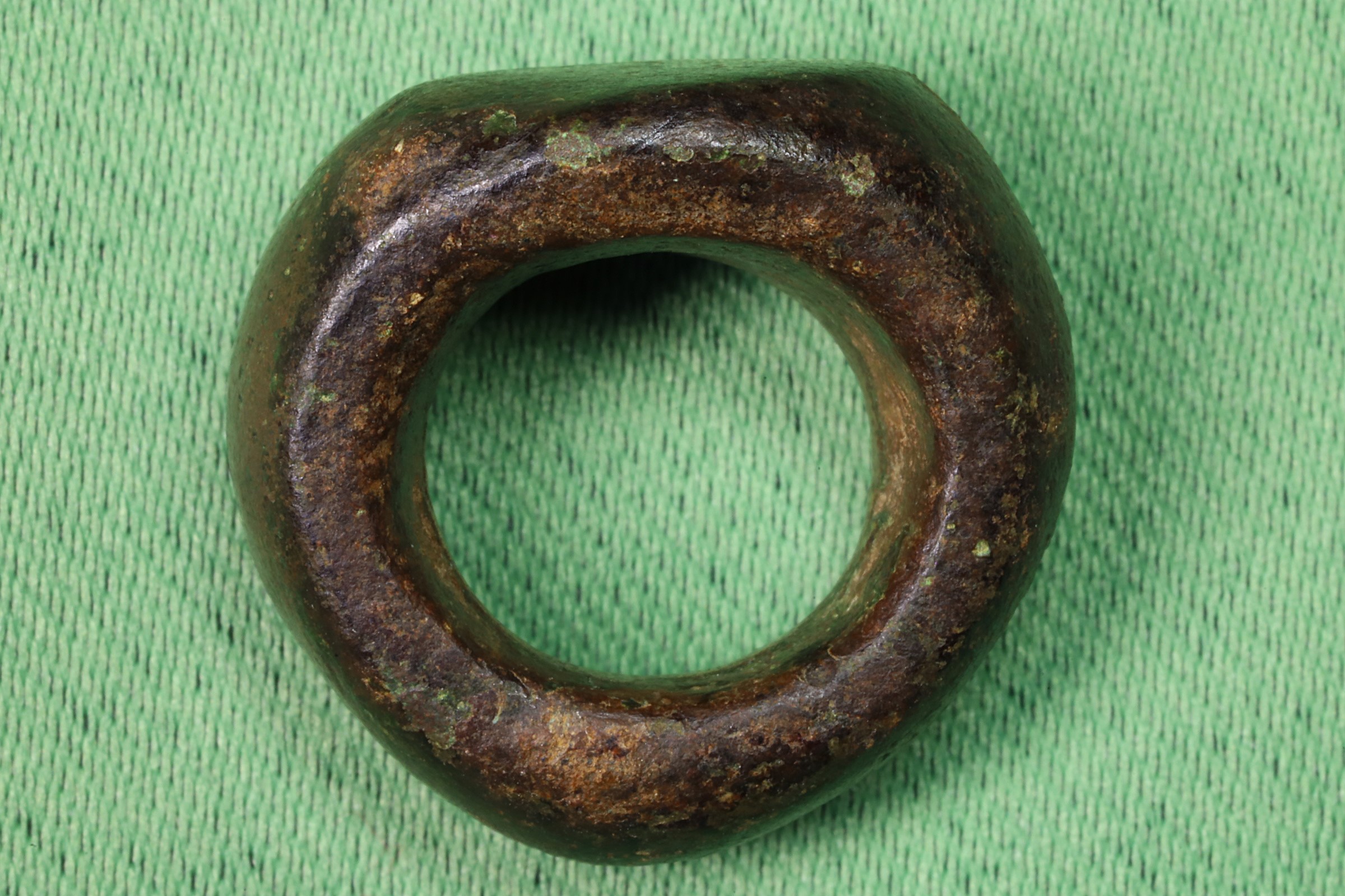 Antiguedades de iron ring for a boy 17th century