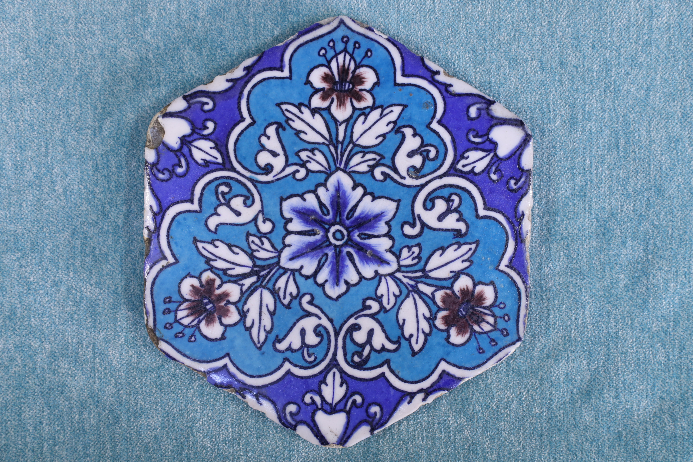 Antiguedades de hexagonal iznik tile 18th century earthenware