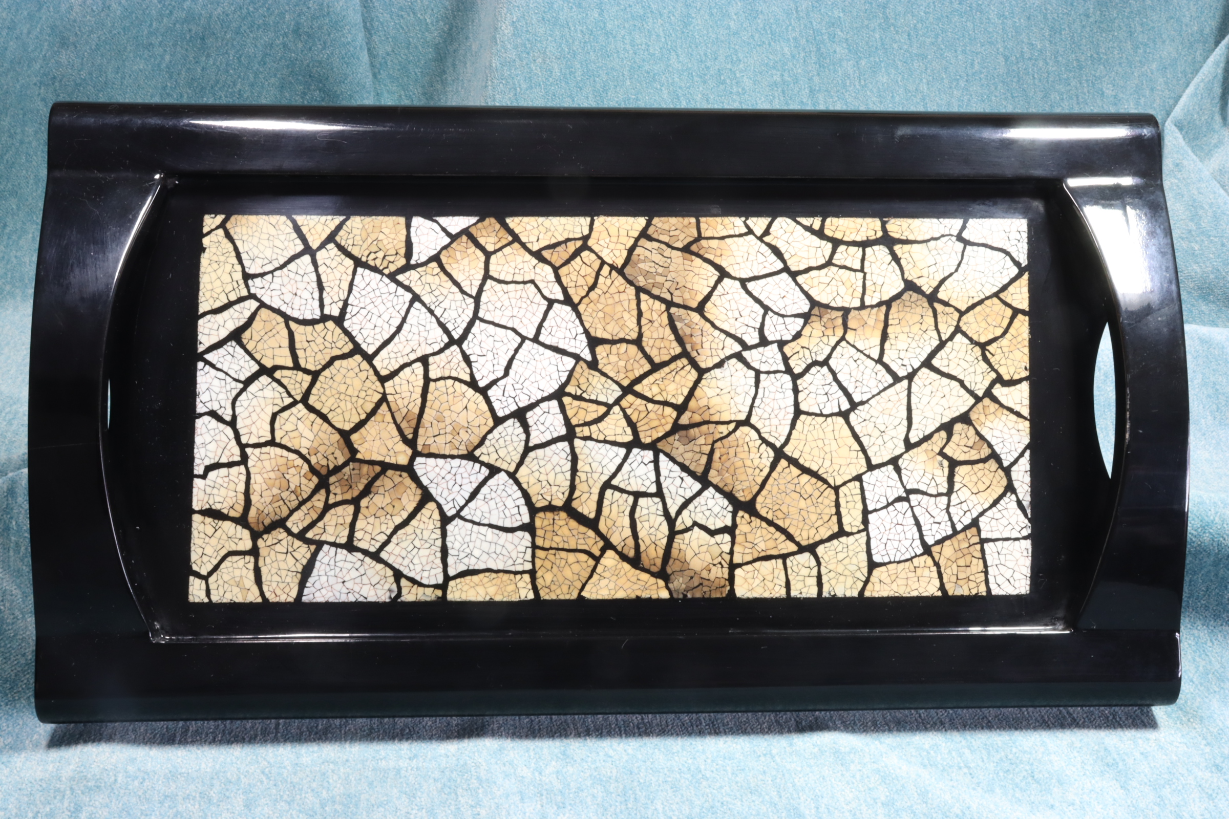 Antiguedades de bandeja de madera decorada con cascara de huevo
