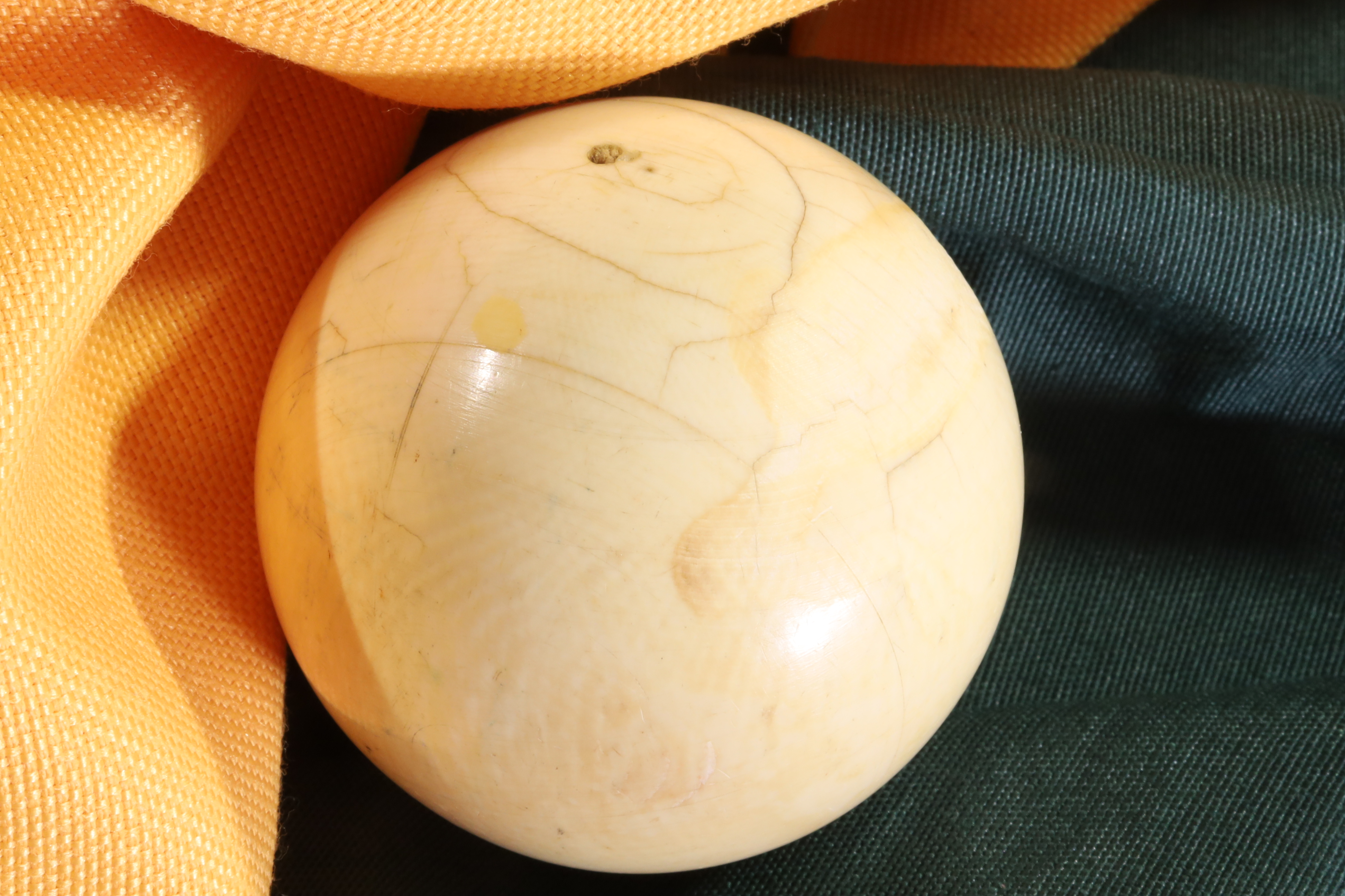 Antiguedades de antique white billiard ball with streaks 3