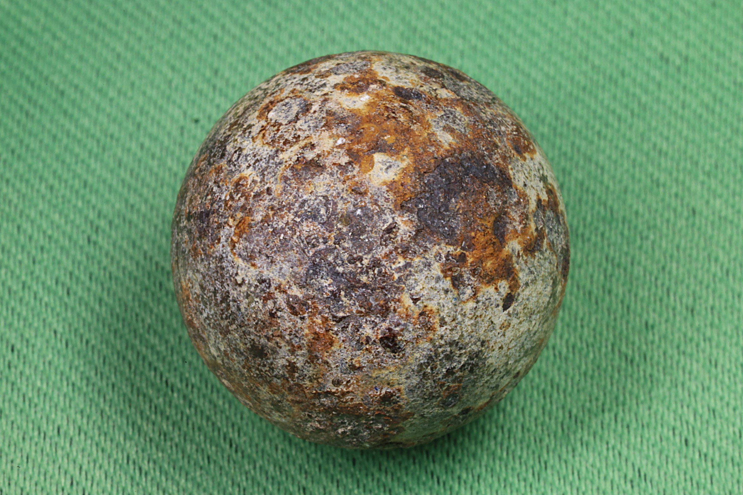 Antiguedades - BOLA DE HIERRO. ARCABUZ O MOSQUETE. PROYECTIL.