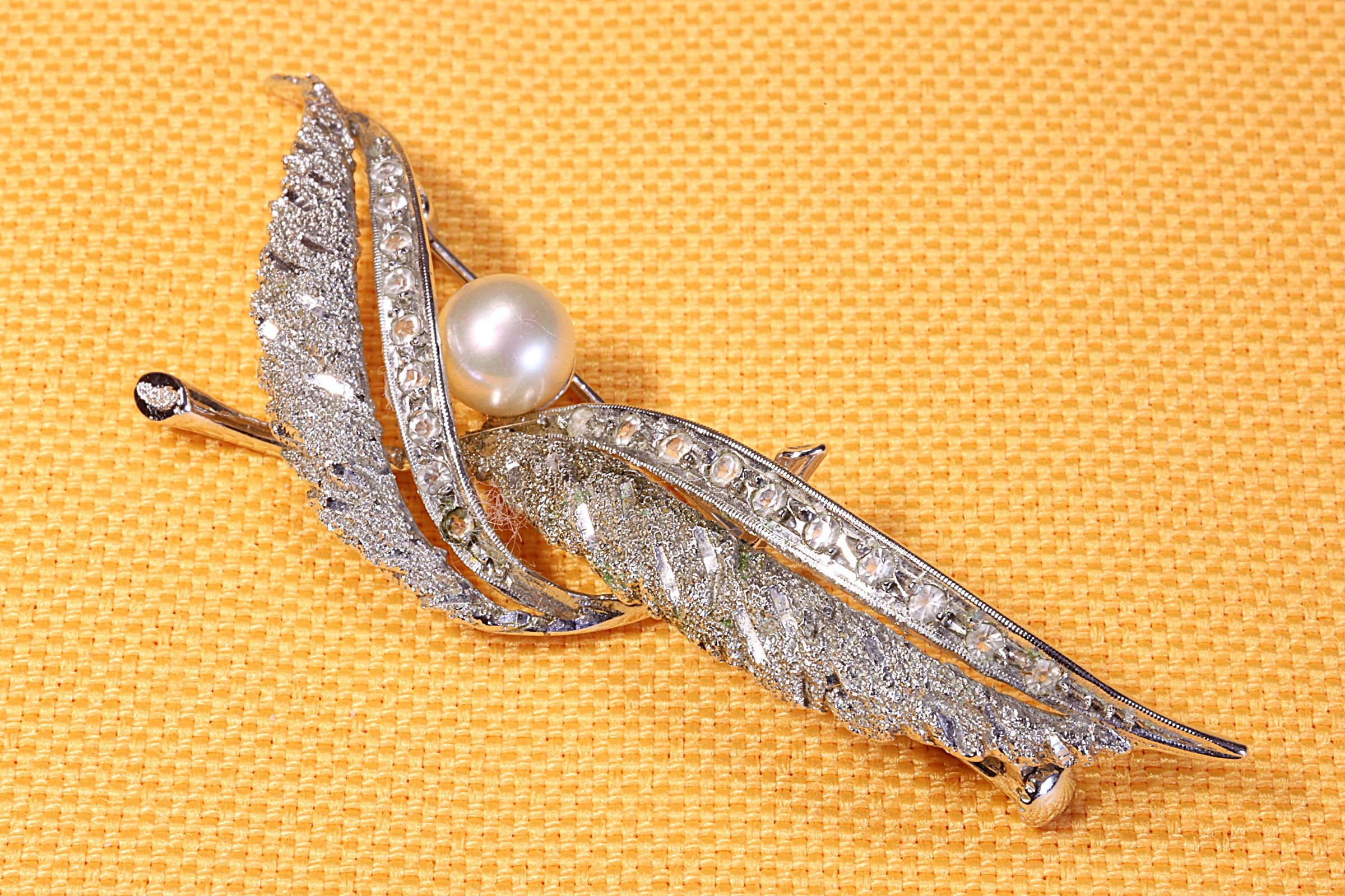 Antiques of silver brooch with pearl and cubic zirconia 925 krs