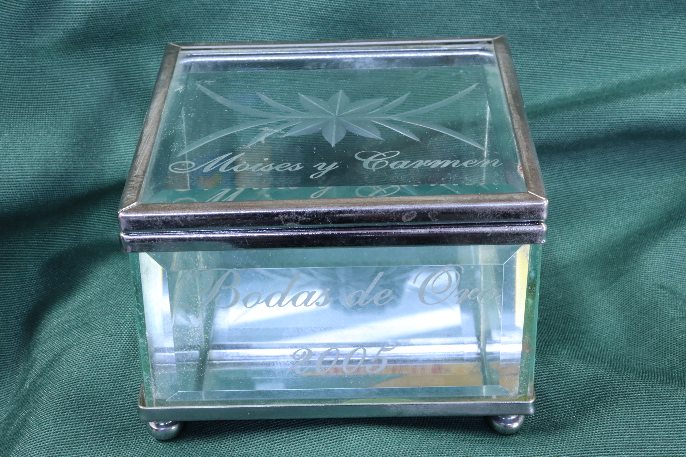 Antiguedades - CAJA CUADRADA CRISTAL. BODAS DE ORO. 2005