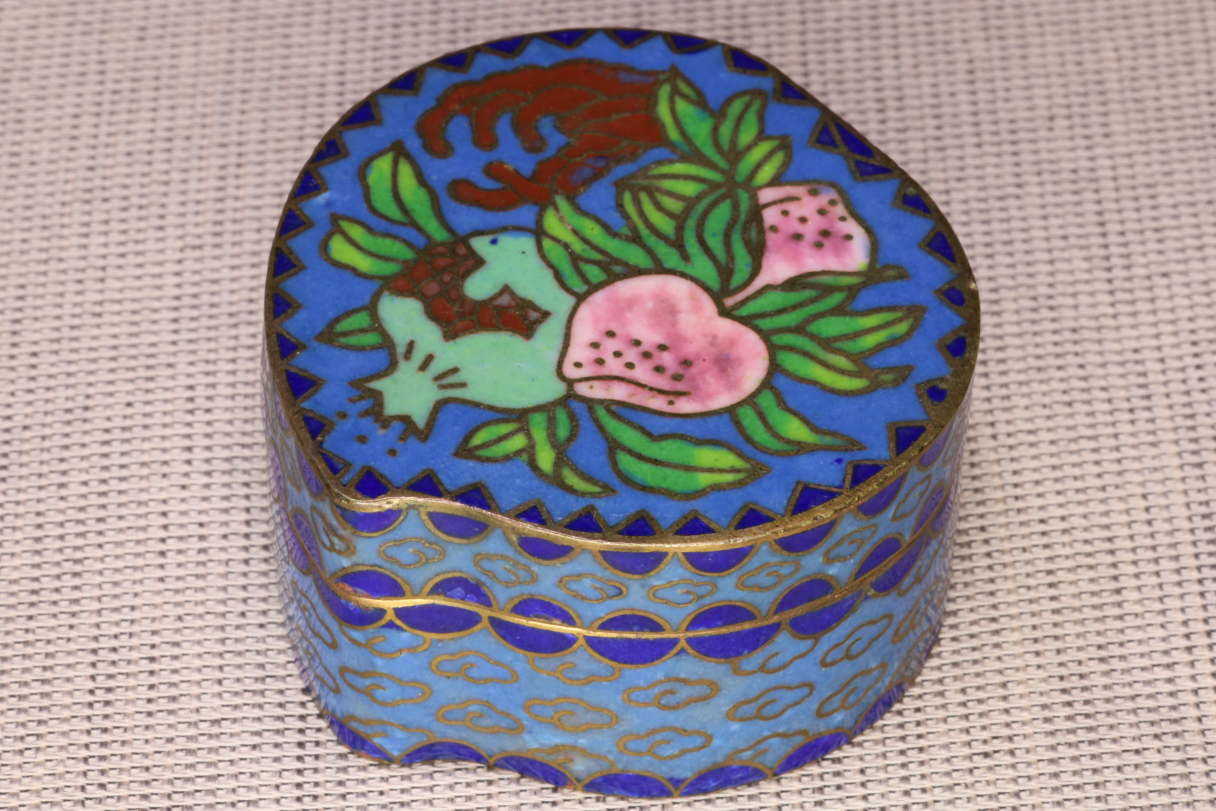 Antiques - PILL BOX. POMEGRANATE FRUIT. CLOISONNÉ ENAMEL.