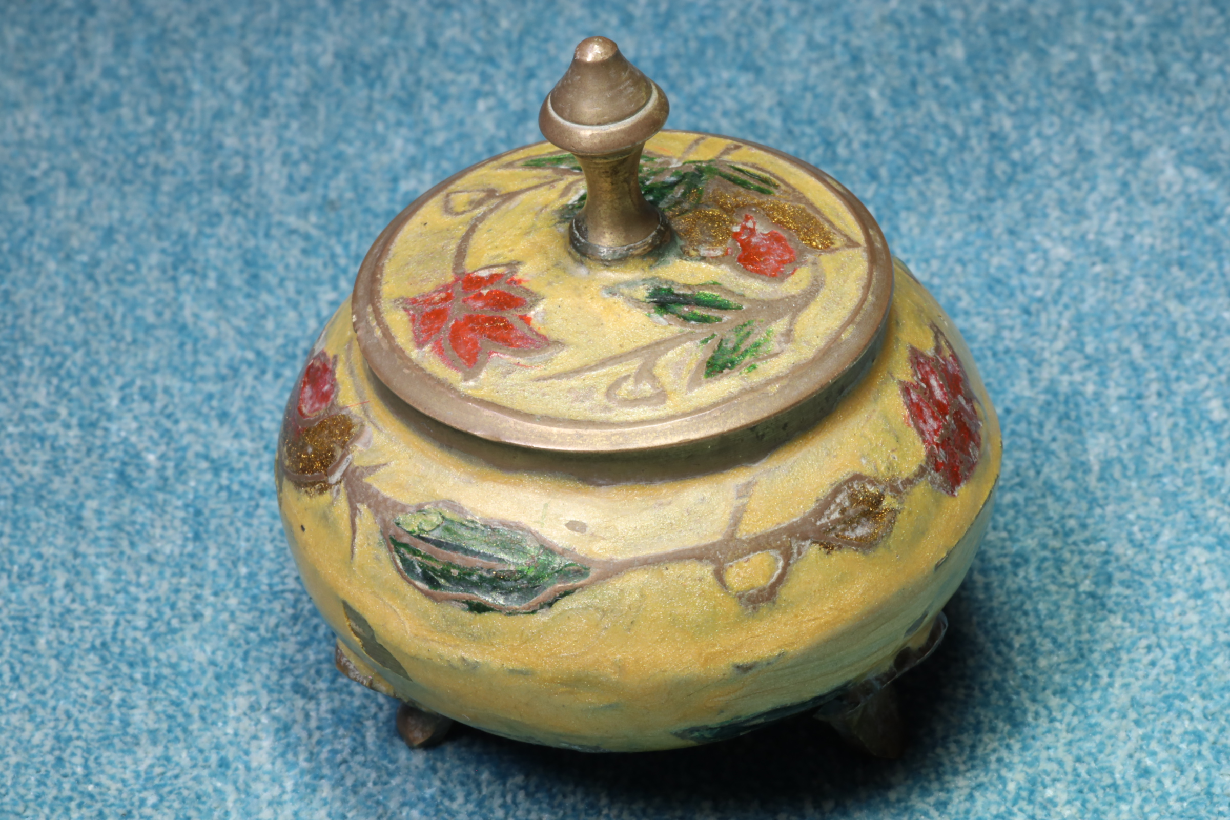 Antiques - SMALL ROUND BOX WITH LEGS. PAINTED AND ENAMELLED.
