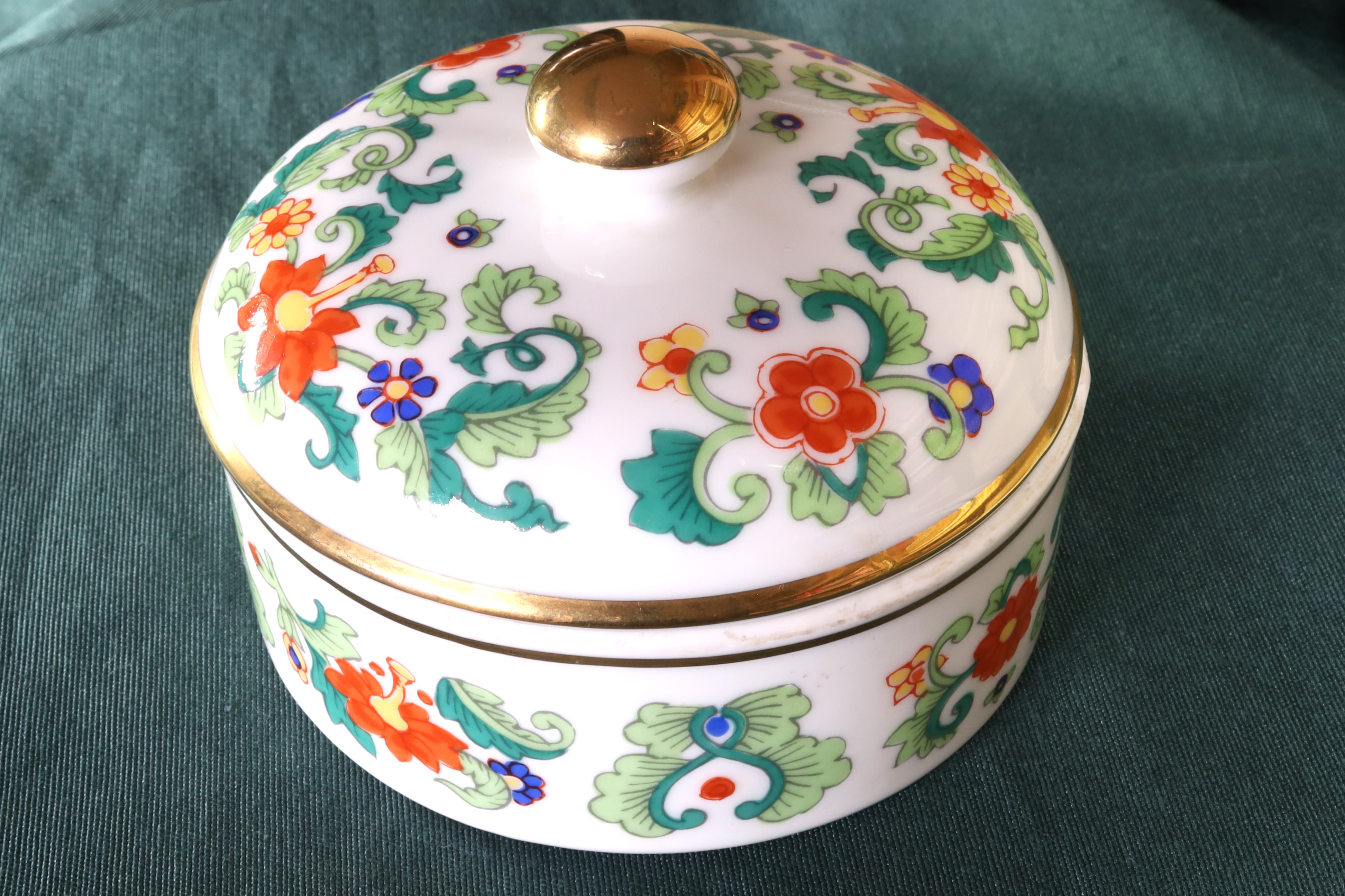 Antiguedades de round amakusa porcelain box decal