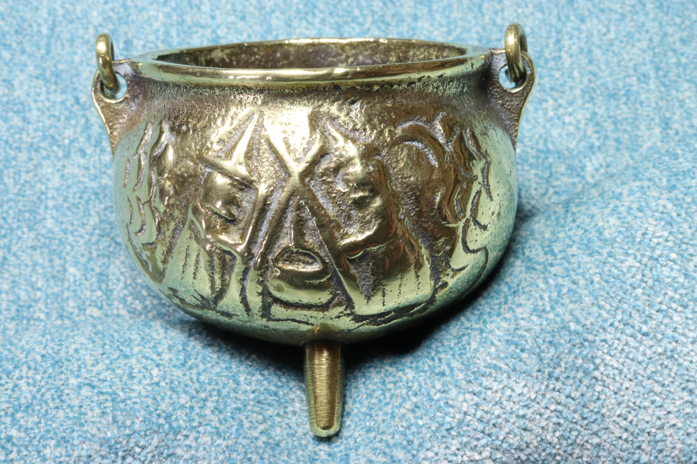 Antiques - CAULDRON / CAULDRON WITH WITCHES. BRONZE.