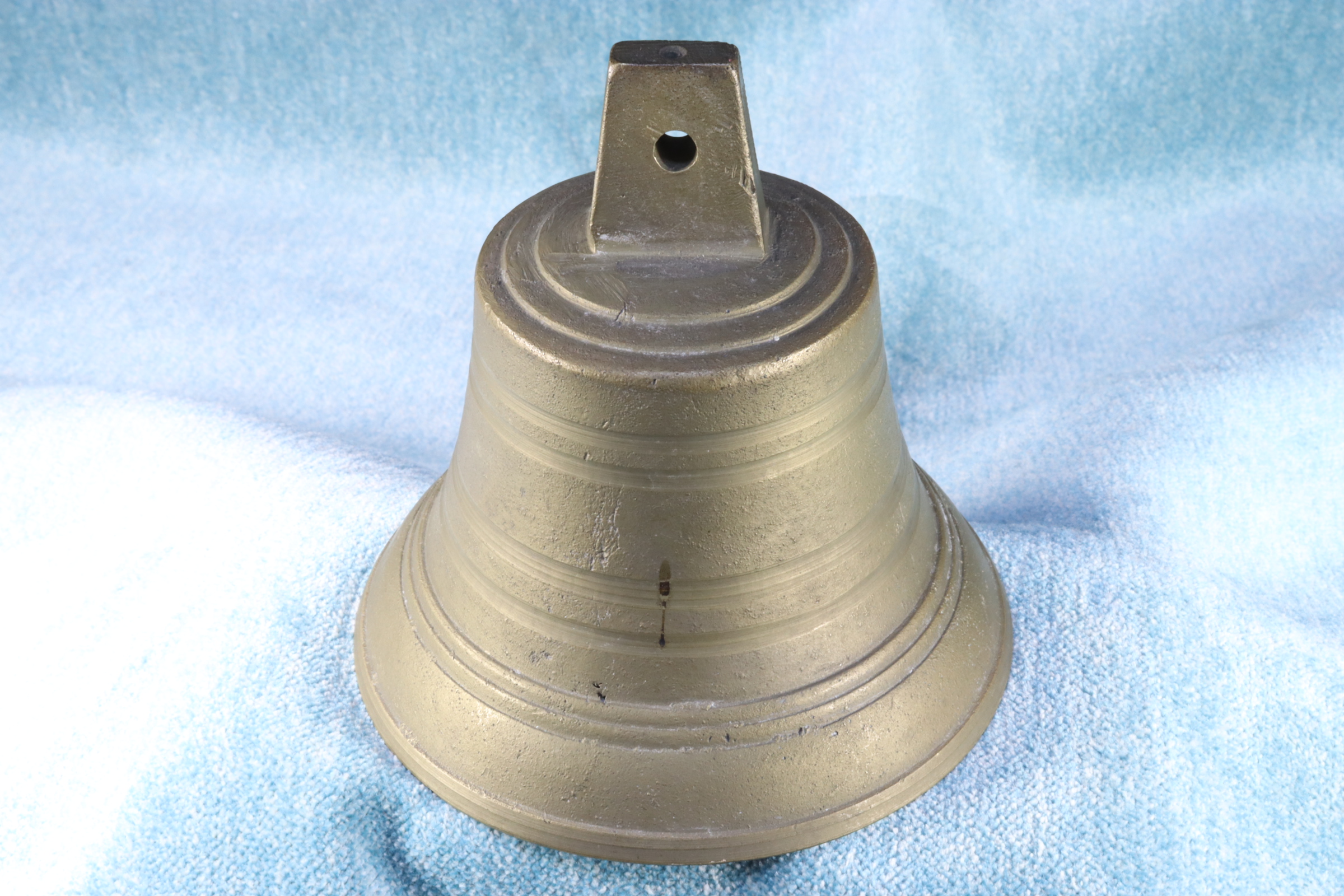 Antiguedades de campana de bronce con badajo original