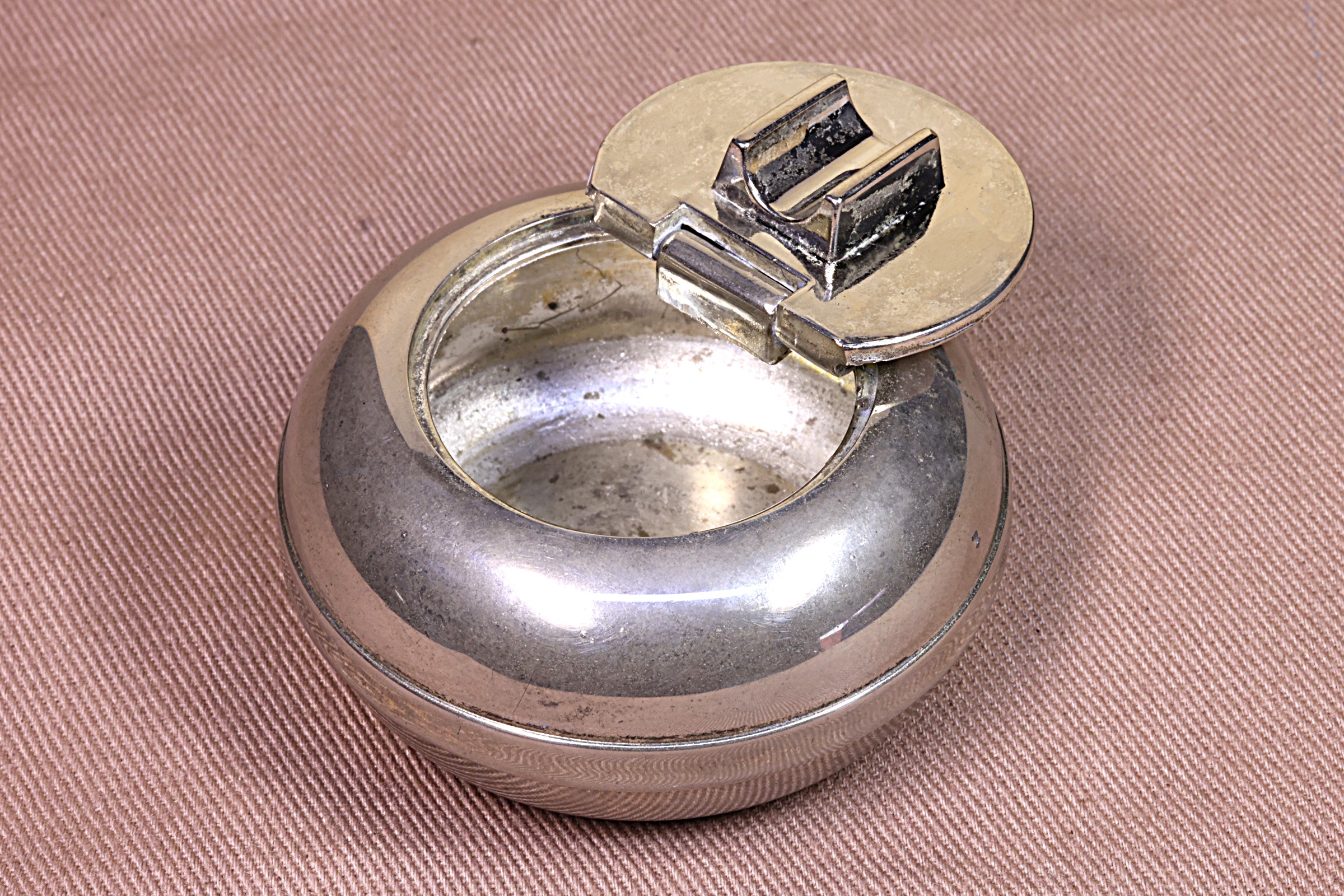 Antiguedades de small boxshaped ashtray steel 20th century