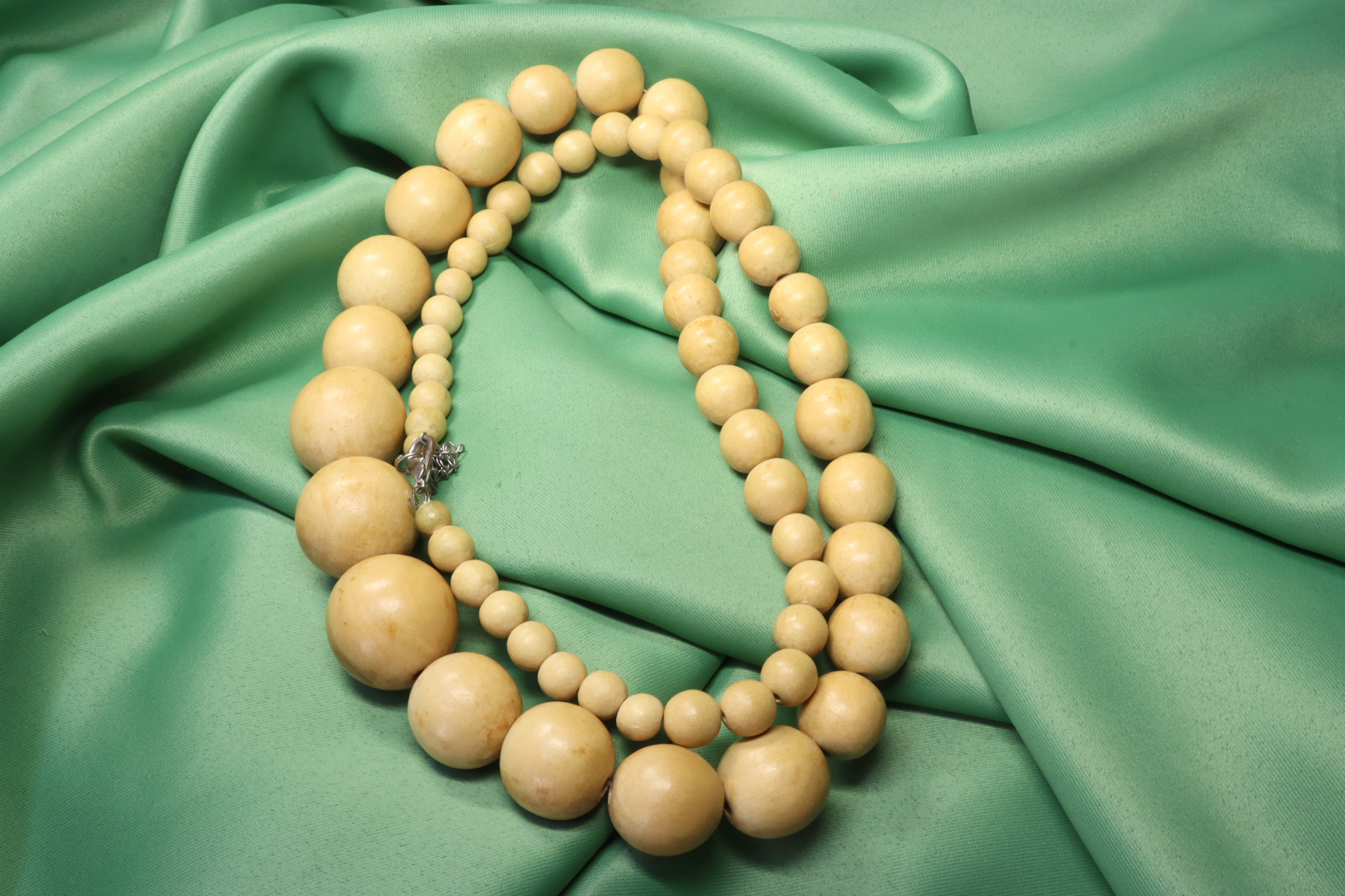 Antiguedades de large wooden ball necklace