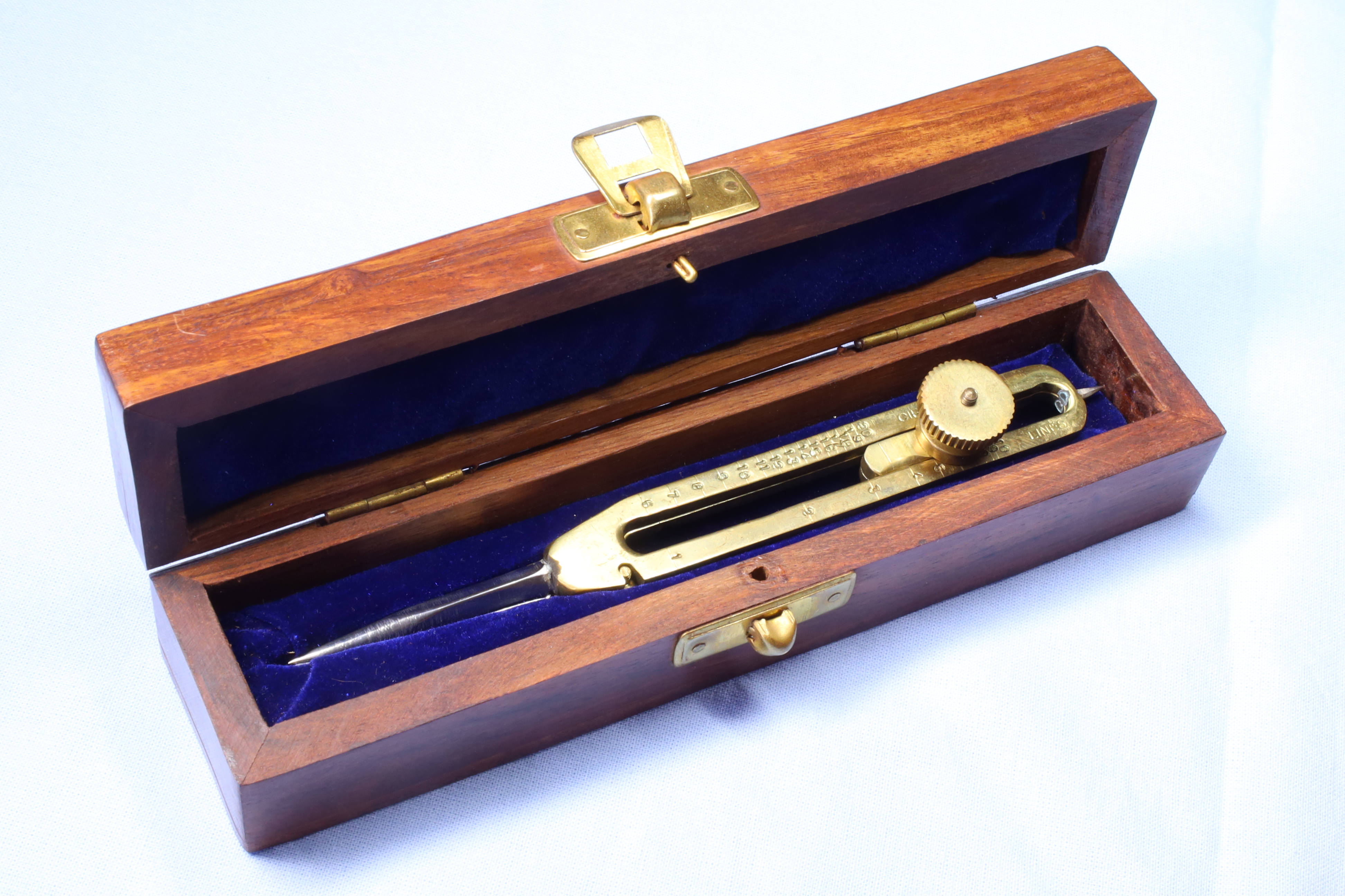Antiguedades de proportional compass with case reproduction