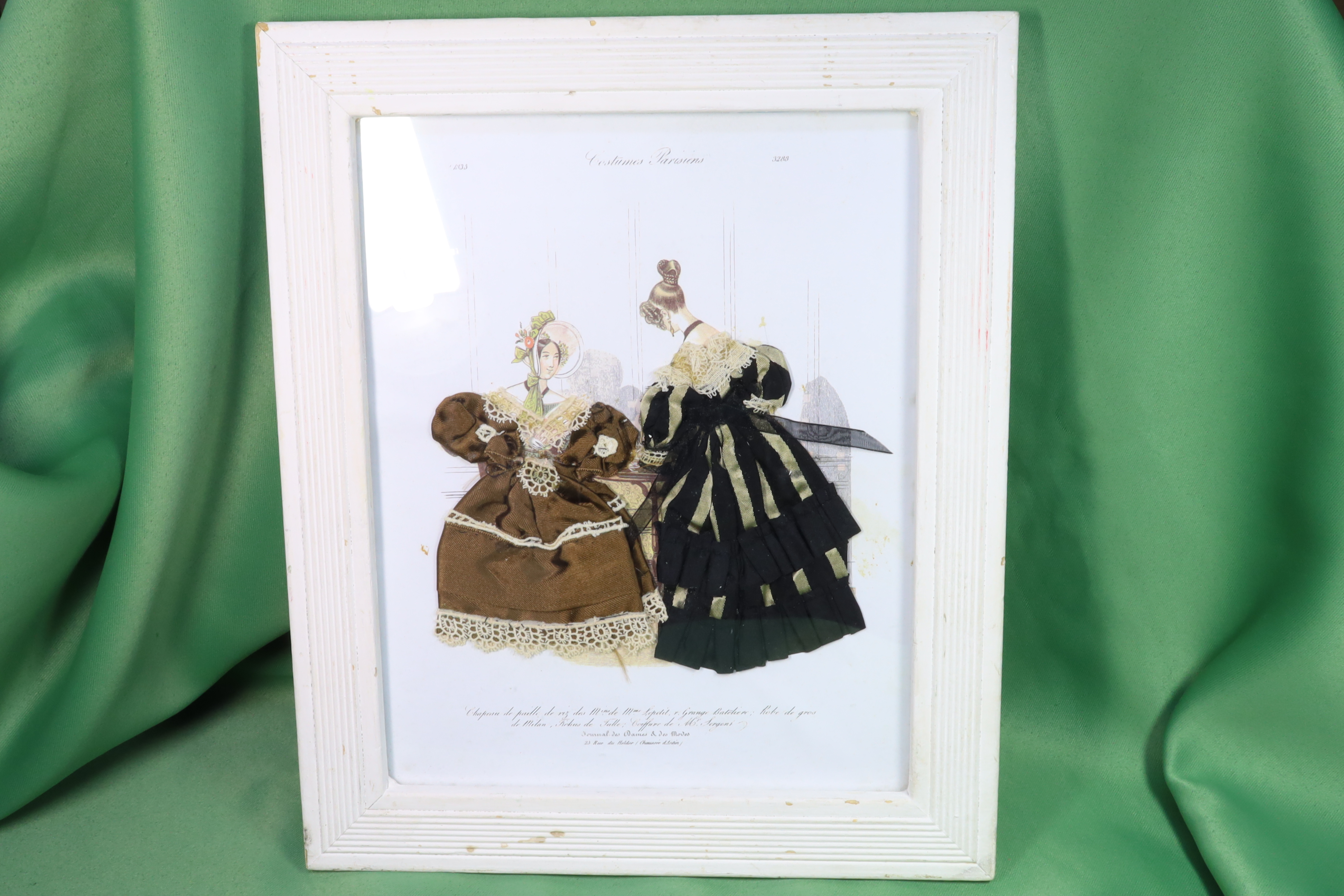 Antiguedades de cuadro lamina bordada con tela trajes moda