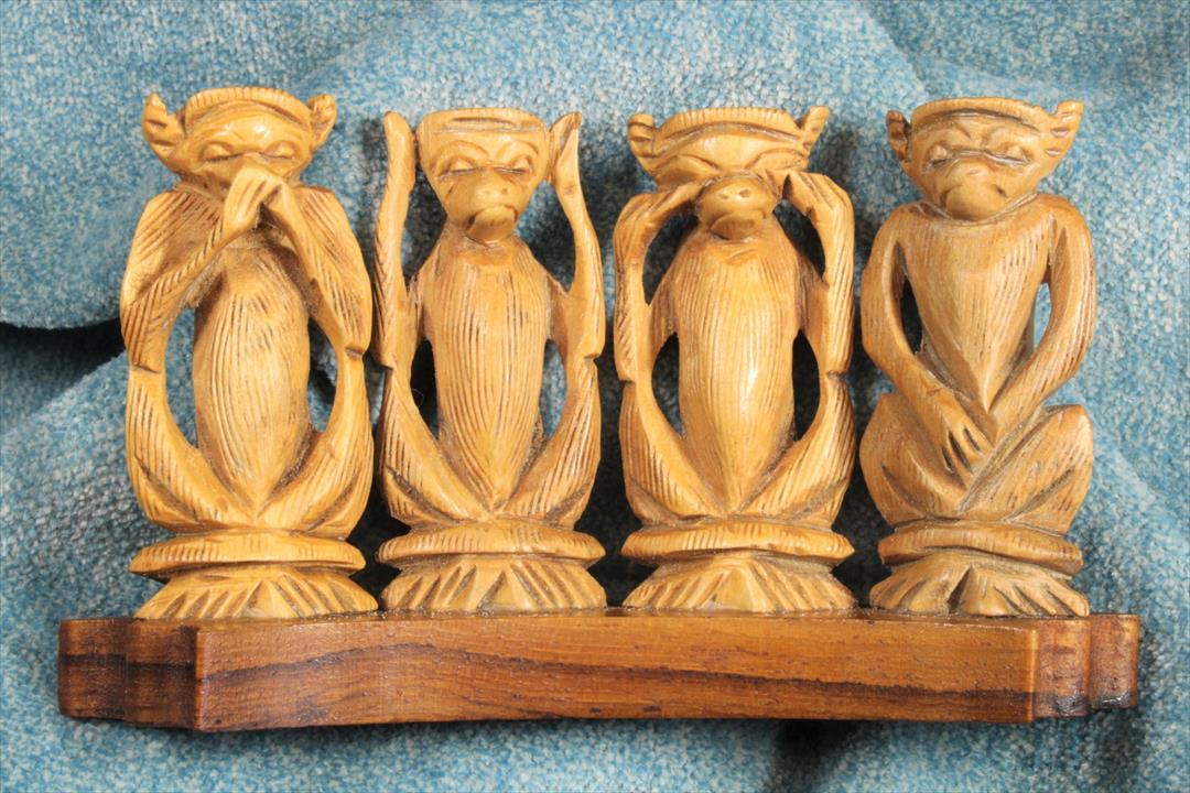 Antiguedades - ESCULTURA CUATRO MONOS SABIOS. MADERA. (T)