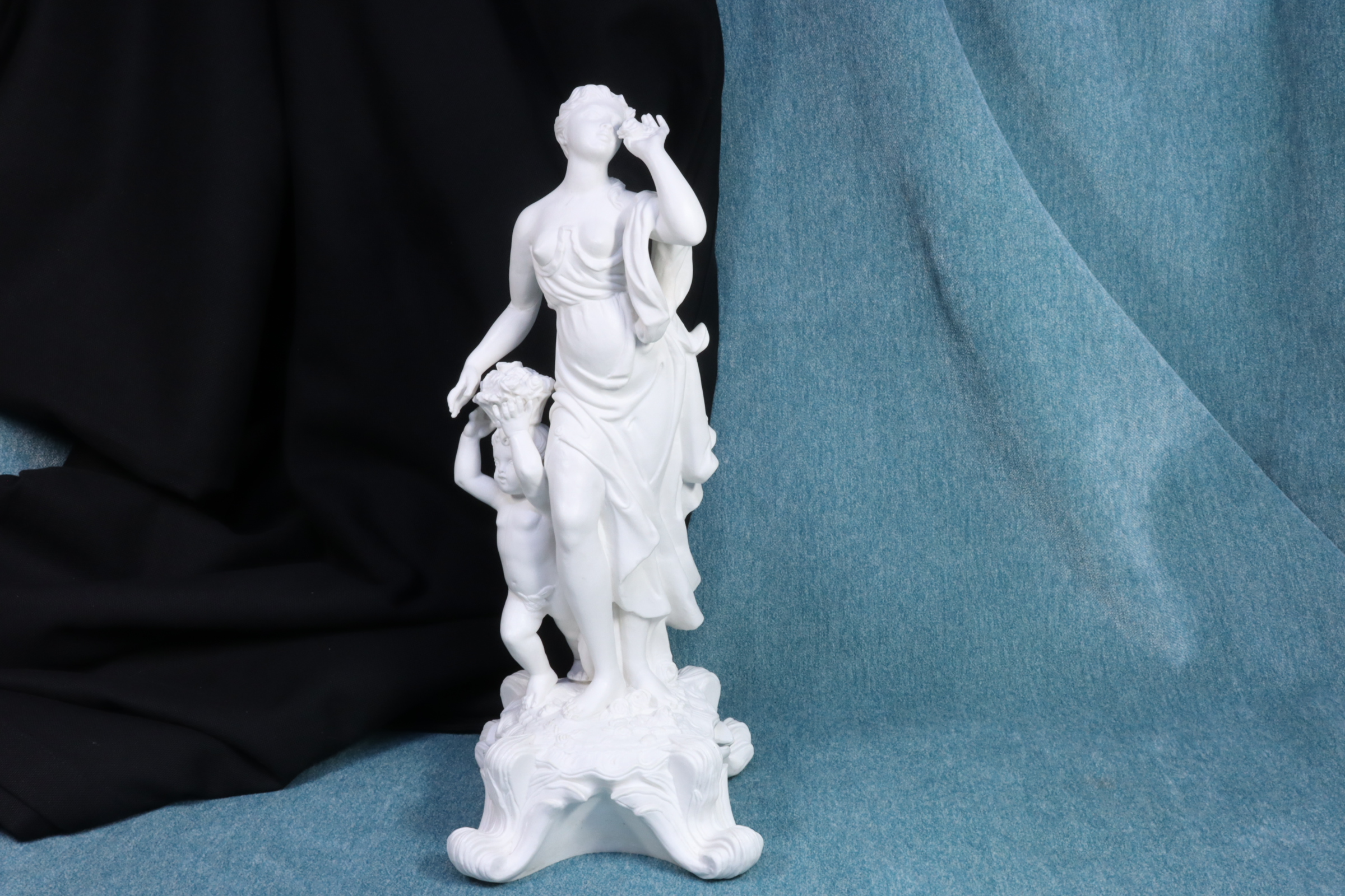 Antiguedades de biscuit sculpture woman with child spring