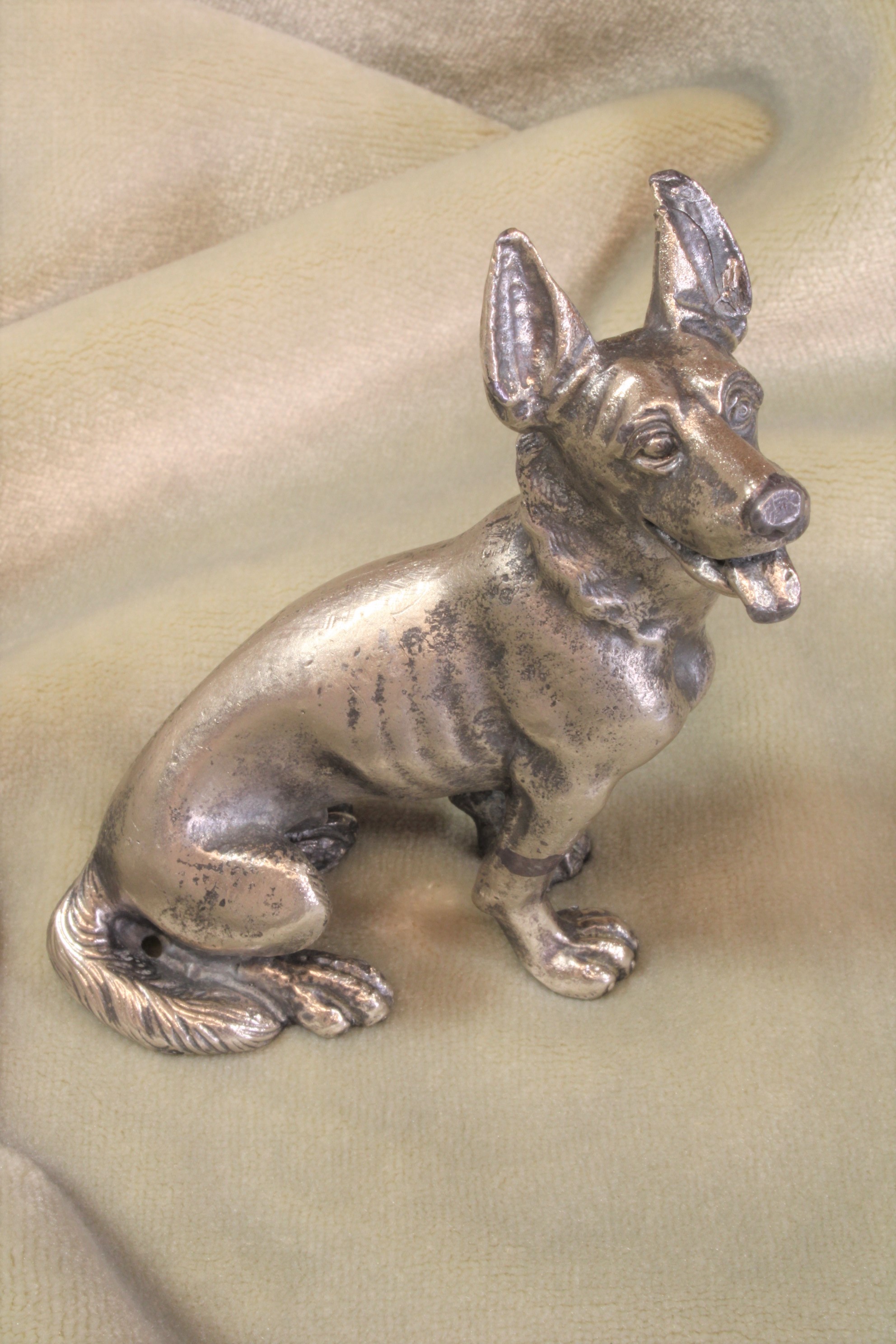 Antiguedades - ESCULTURA PERRO CROMADO. ZAMAK. S.XX. (T)