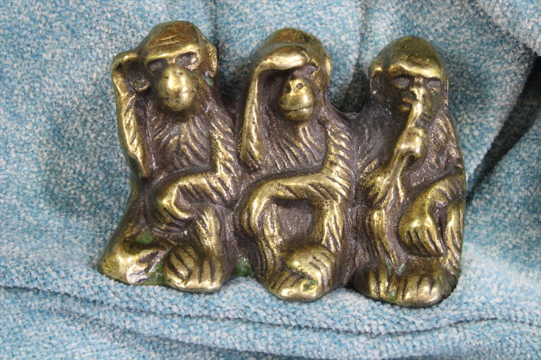 Antiguedades - ESCULTURA TRES MONOS SABIOS. OÍR, VER Y CALLAR. HUECOS. RAROS. (T)